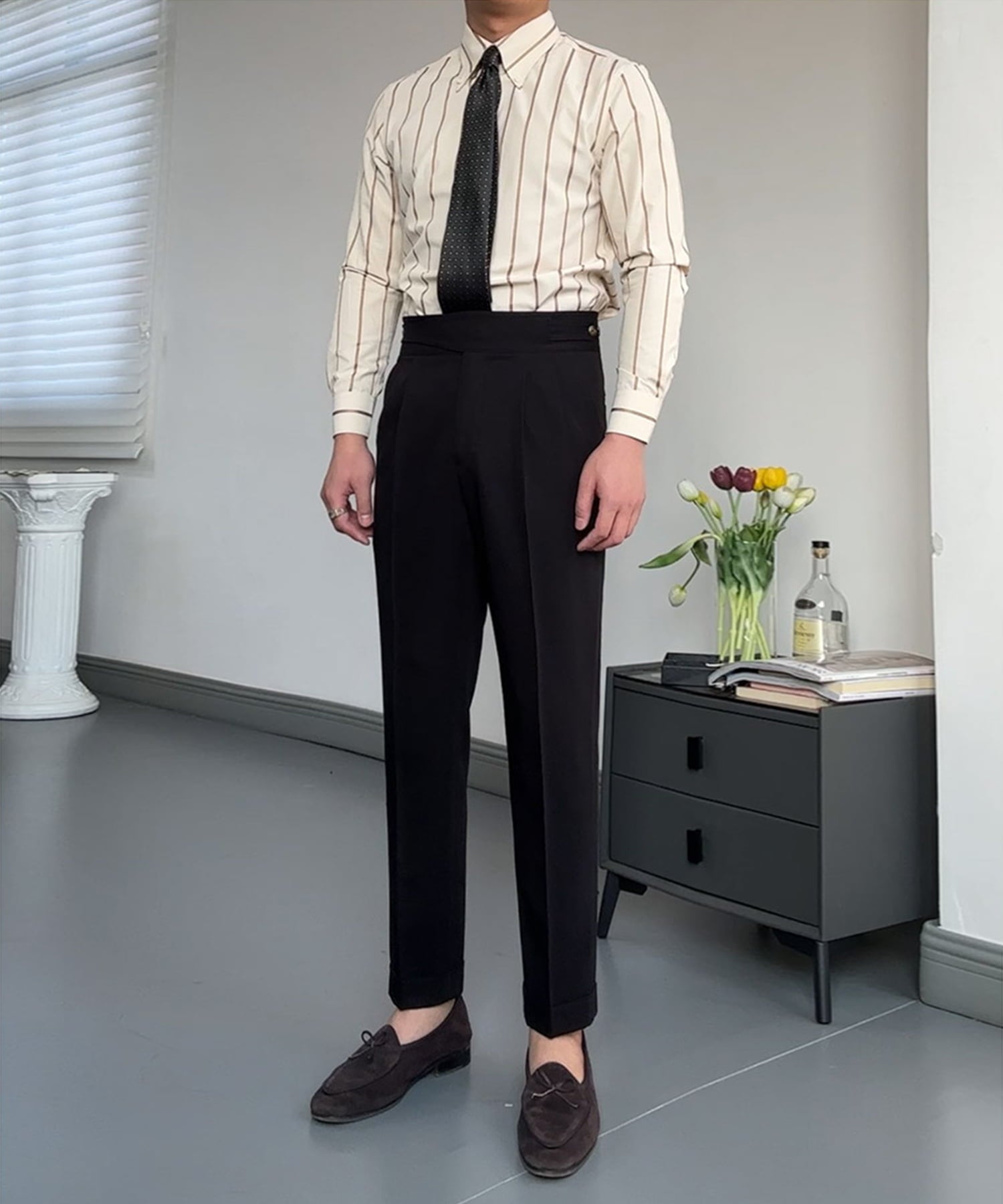 スリムフィット 2つボタン ウエスト両サイドベルト サイズ調整可能 メンズ ストレート トラウザー パンツ シワになりにくい エレガント スラックス ズボン
