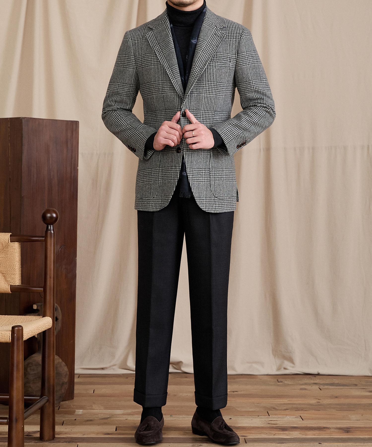 【NEW ITEM】スリムフィット ダブルブレスト 6つボタン ウール 天然素材 ピークドラペル 玉縁ポケット チェンジポケット ピンストライプ クラシック スタンダード 機能性抜群 シワになりにくい エレガント テーラード ジャケット