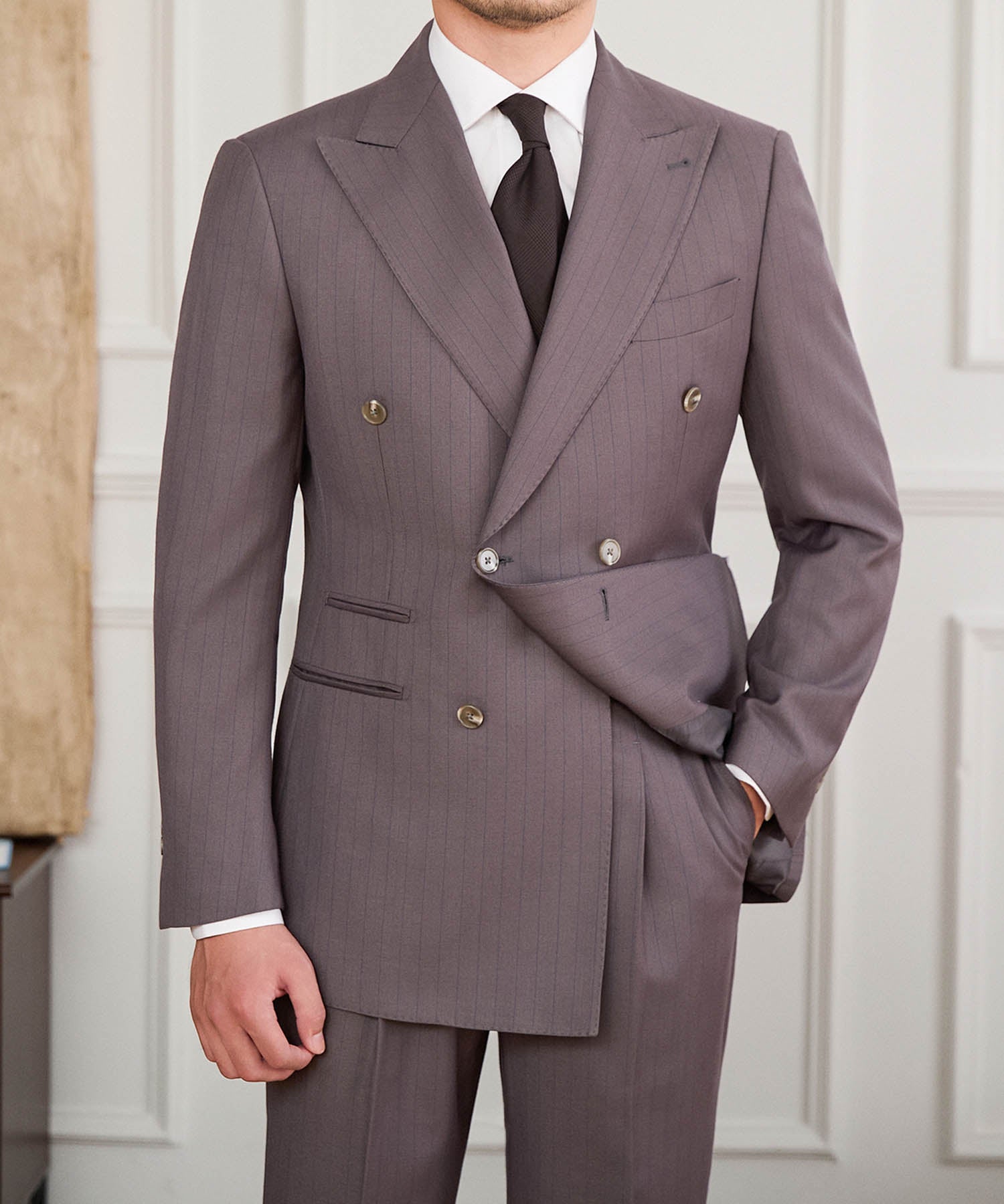 【NEW ITEM】スリムフィット ダブルブレスト 6つボタン ピークドラペル 玉縁ポケット チェンジポケット ピンストライプ クラシック スタンダード 機能性抜群 シワになりにくい エレガント テーラード ジャケット