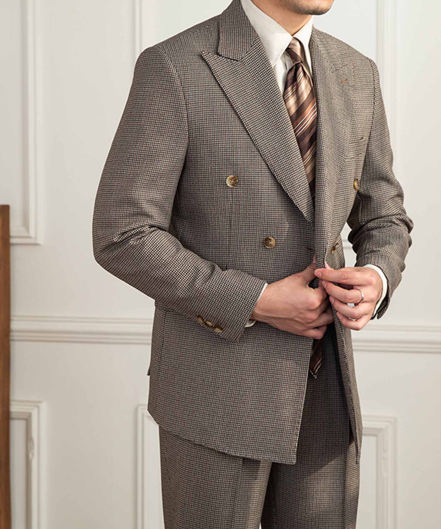 【ドラマ着用】スリムフィット ダブルブレスト 6つボタン 千鳥格子 綿 フラップポケット 胸ポケット 機能性抜群 シワになりにくい ピークドラペル エレガント テーラード セットアップ
