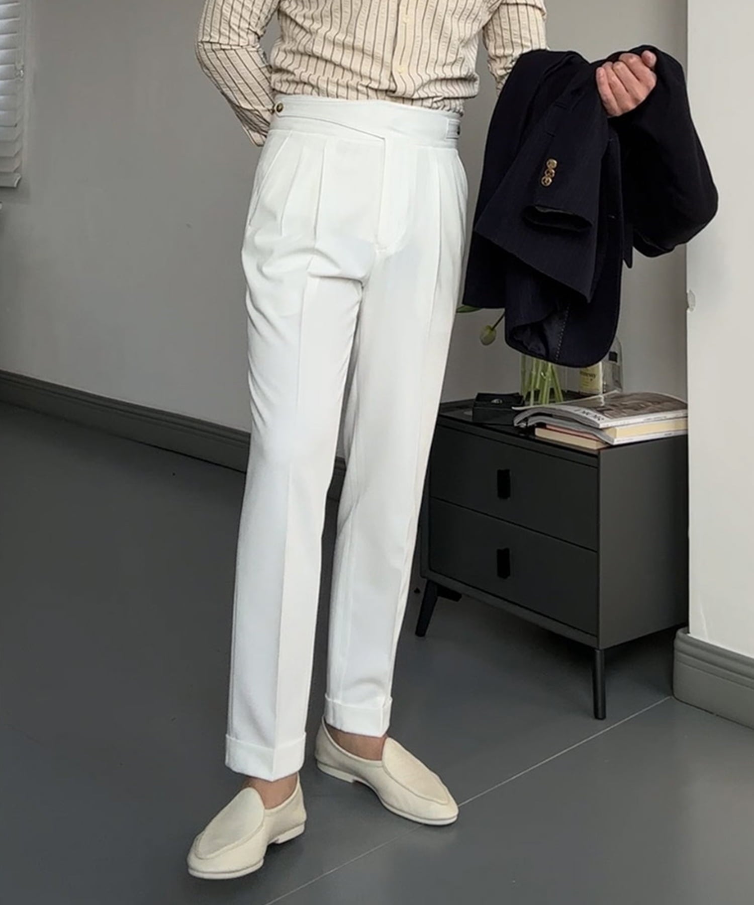 スリムフィット 2つボタン ウエスト両サイドベルト サイズ調整可能 メンズ ストレート トラウザー パンツ シワになりにくい エレガント スラックス ズボン