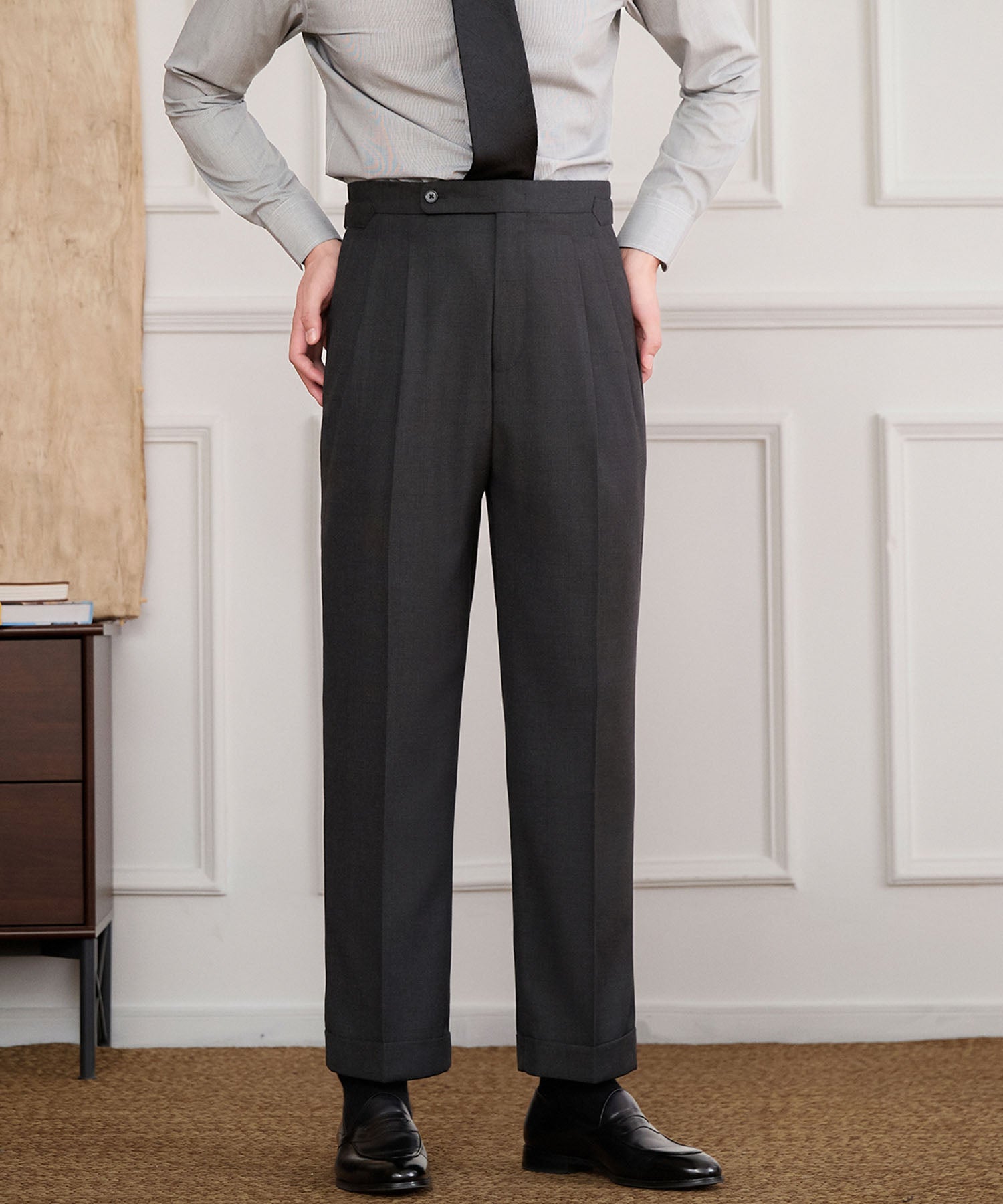 【NEW ITEM】スリムフィット 1つボタン ウエストサイドベルト サイズ調整可能 ハイウエスト タック クリース クラシック シワになりにくい ダブル トラウザー パンツ スラックス ズボン