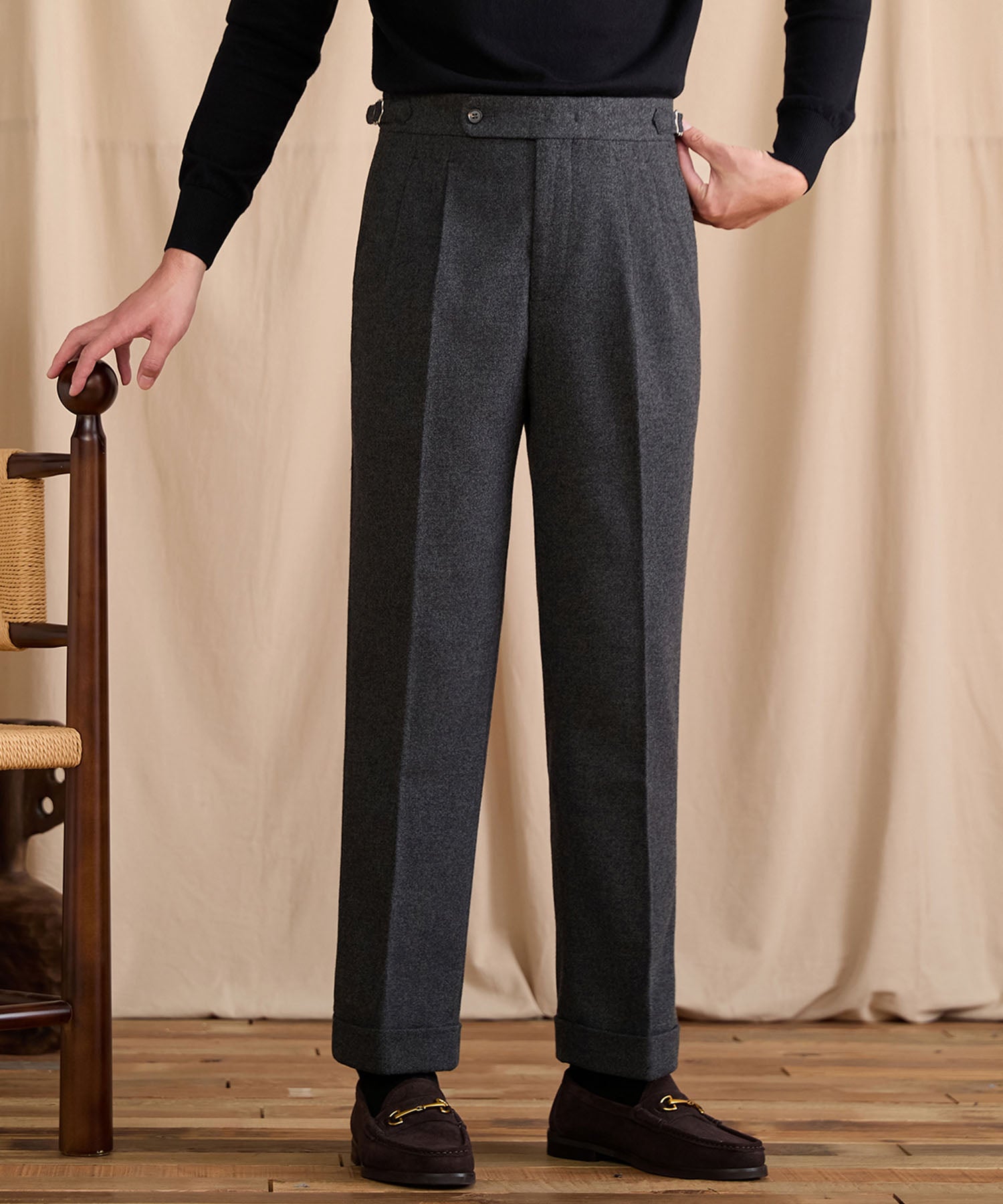 【COMING SOON】スリムフィット 1つボタン ウエストサイドベルト サイズ調整可能 ウール 保温性抜群 ツータック クリース シワになりにくい ダブル トラウザー パンツ スラックス ズボン