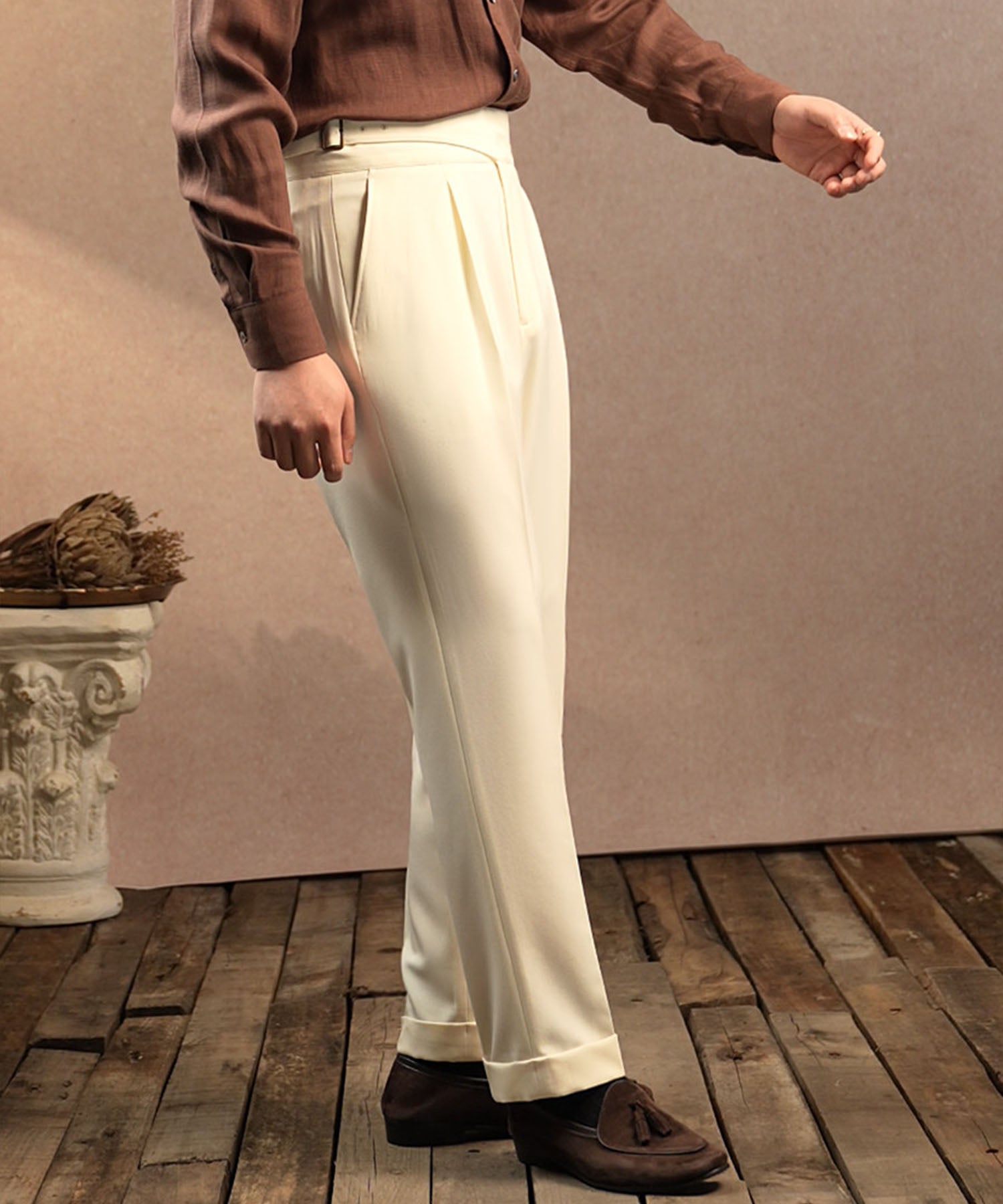 【NEW ITEM】レギュラーフィット 1つボタン 綿 ウール 天然素材 ウエストサイドベルト サイズ調整可能 ツータック クリース シワになりにくい クラシック スタンダード ダブル トラウザー パンツ スラックス ズボン