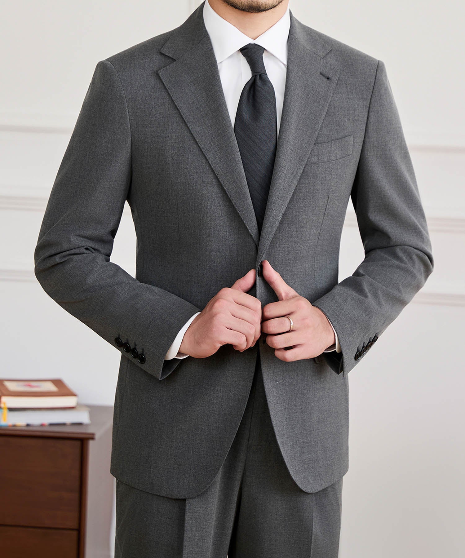 【NEW ITEM】スリムフィット シングルブレスト ノッチドラペル フラップポケット ベーシック スタンダード 機能性抜群 シワになりにくい エレガント セットアップ