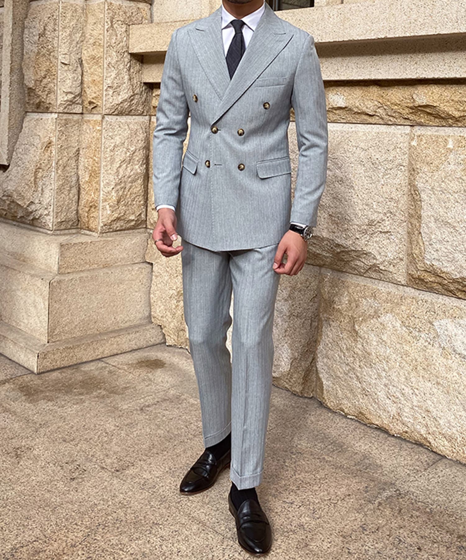 【ドラマ着用】スリムフィット 機能性抜群 ダブルブレスト ピンストライプ ピークドラペル トラッドスタイル シワになりにくい エレガンス セットアップ