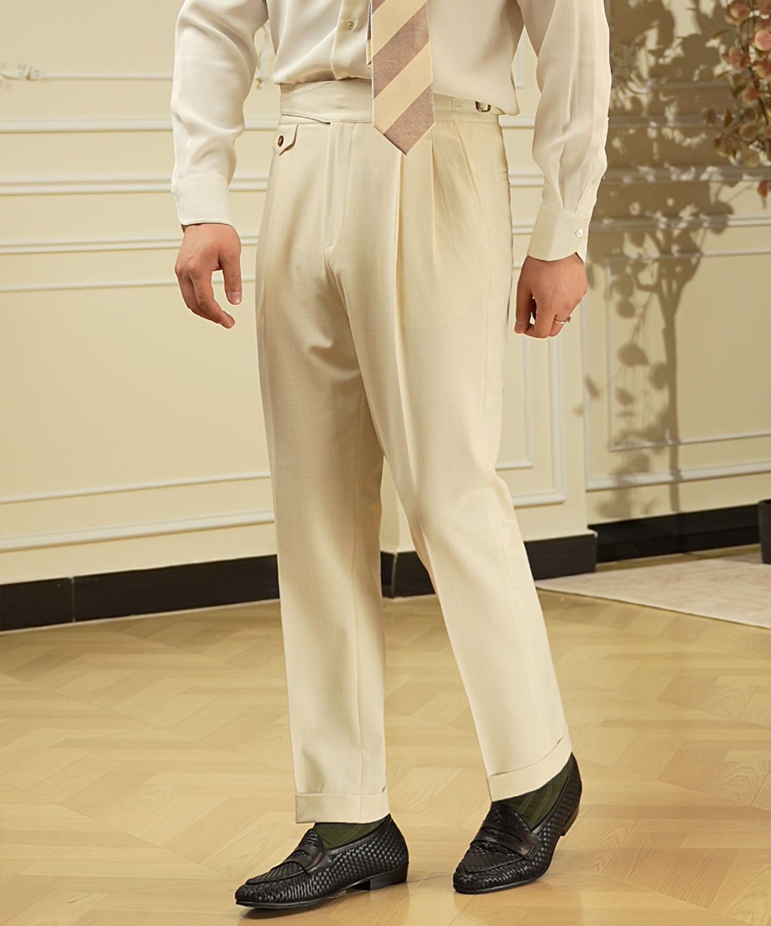 スリムフィット 1つボタン ウエストサイドベルト アジャスター サイズ調整可能 ツータック クリース シワになりにくい エレガント シルエット ダブル トラウザー パンツ スラックス ズボン