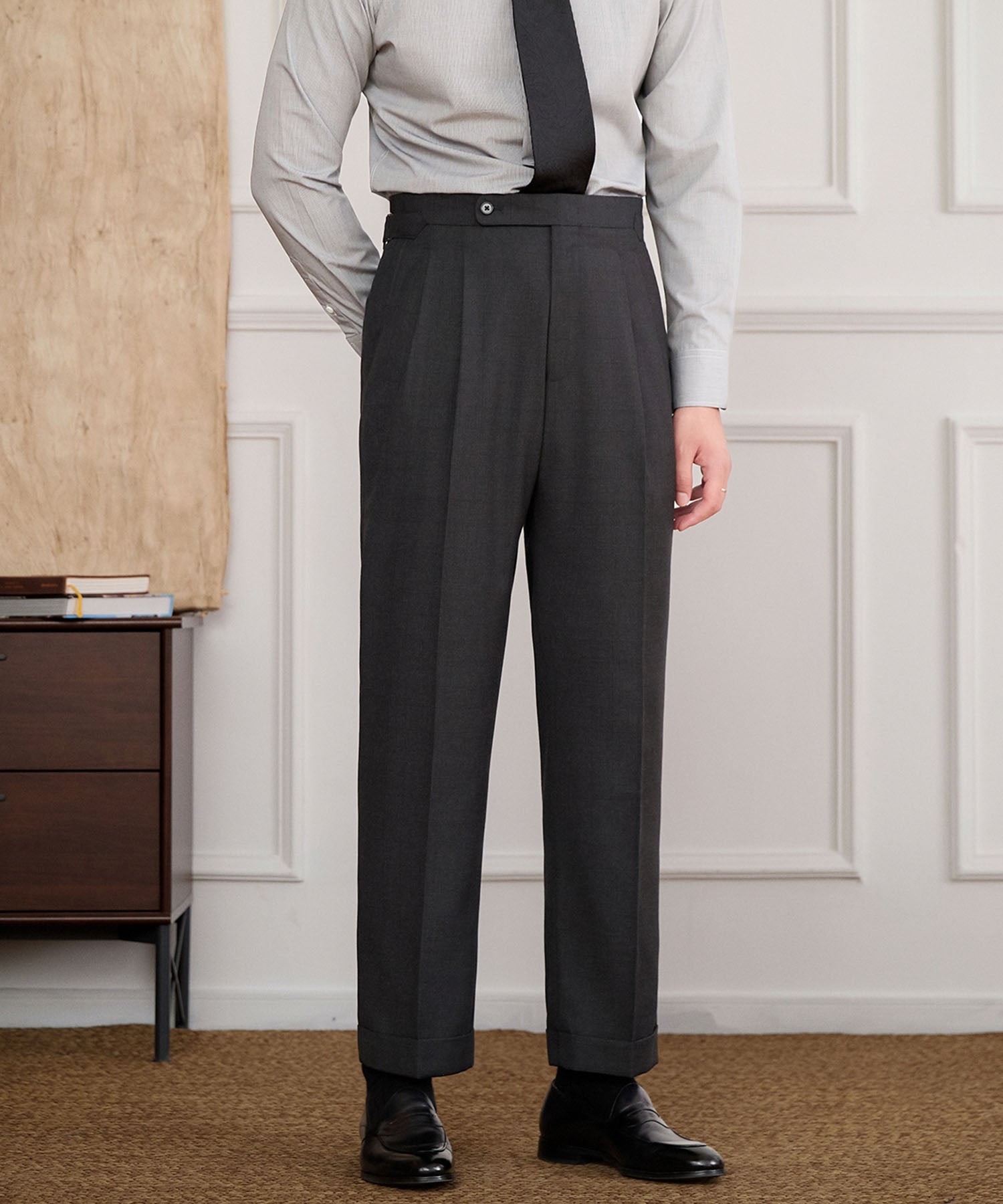 【NEW ITEM】スリムフィット 1つボタン ウエストサイドベルト サイズ調整可能 ハイウエスト タック クリース クラシック シワになりにくい ダブル トラウザー パンツ スラックス ズボン