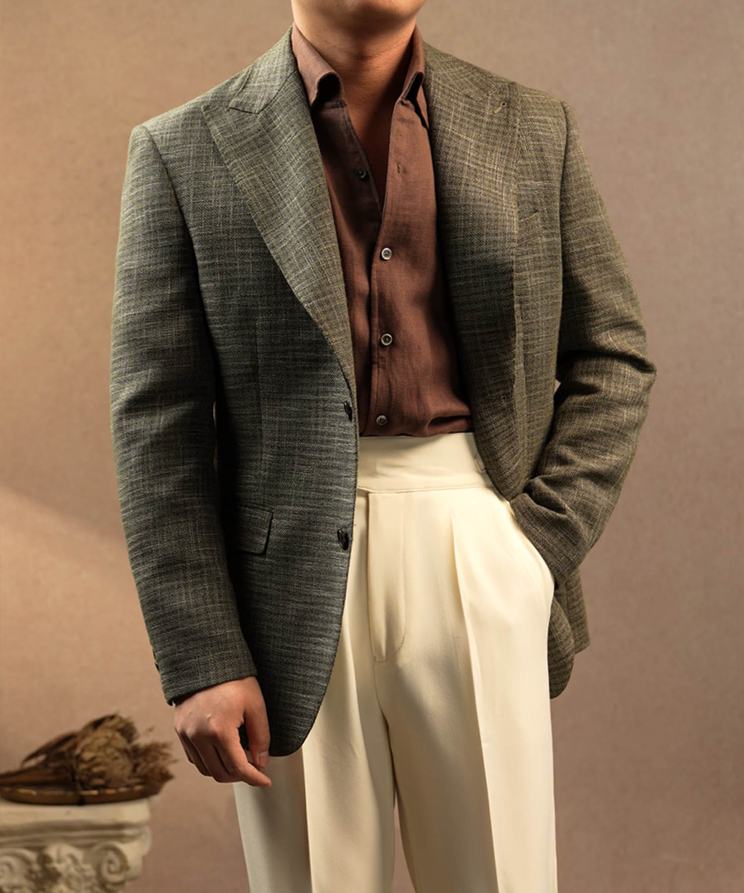 【NEW ITEM】スリムフィット シングルブレスト 2つボタン チェック 柄 ウール 天然素材 ピークドラペル フラップポケット クラシック スタンダード 機能性抜群 シワになりにくい エレガント テーラード ジャケット