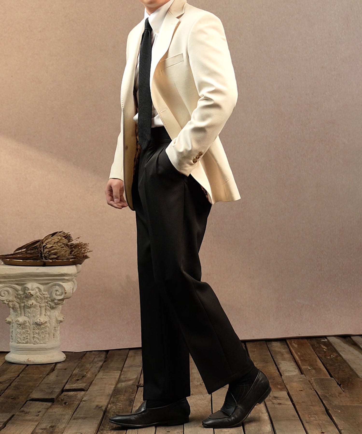 【NEW ITEM】スリムフィット シングルブレスト 2つボタン ノッチドラペル パッチポケット クラシック スタンダード 機能性抜群 シワになりにくい エレガント テーラード ジャケット