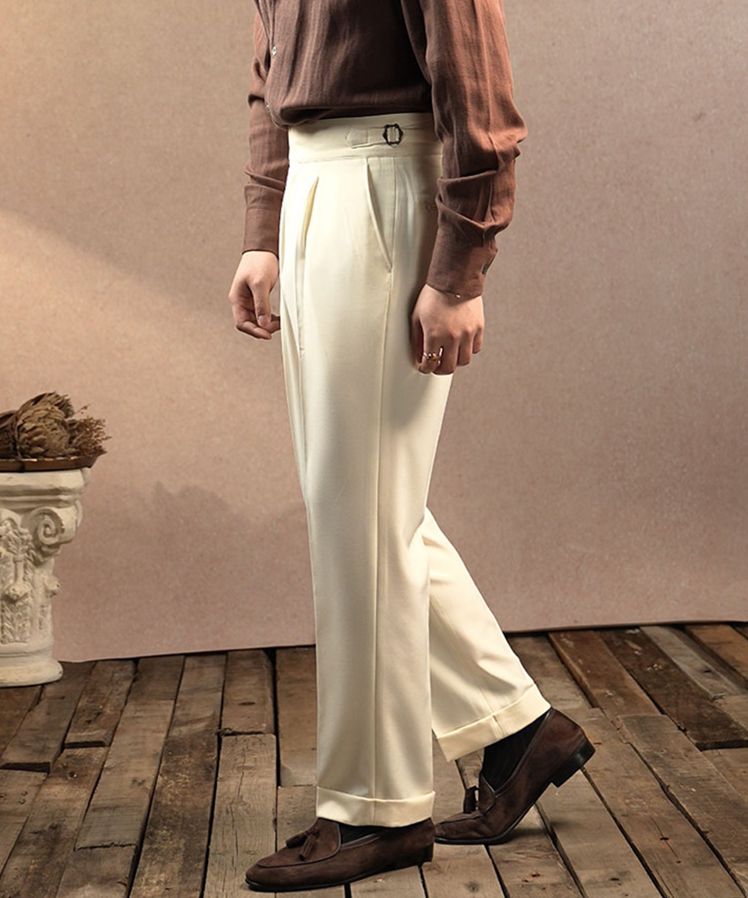 【NEW ITEM】レギュラーフィット 1つボタン 綿 ウール 天然素材 ウエストサイドベルト サイズ調整可能 ツータック クリース シワになりにくい クラシック スタンダード ダブル トラウザー パンツ スラックス ズボン