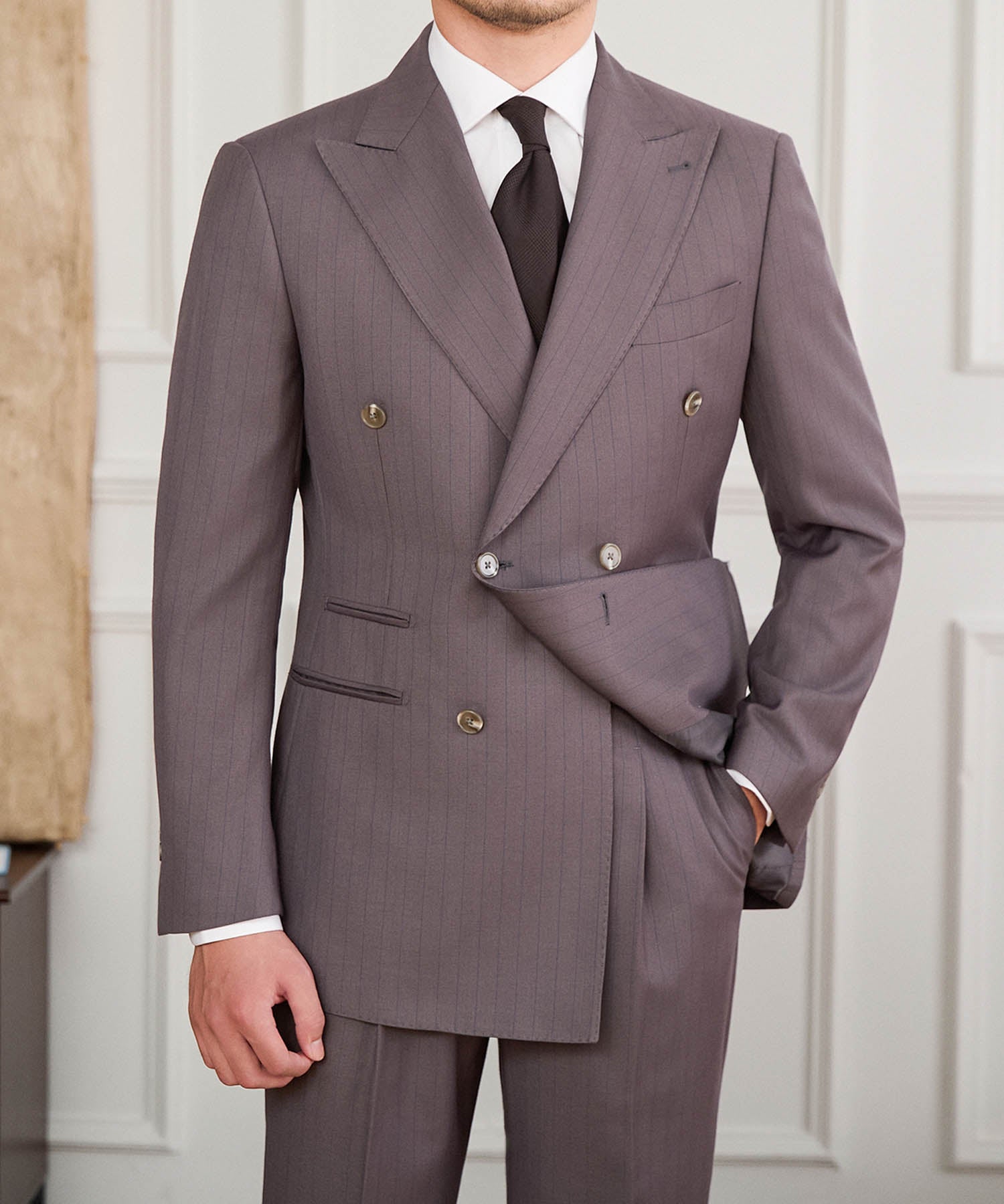 【NEW ITEM】スリムフィット ダブルブレスト 6つボタン ピークドラペル 玉縁ポケット チェンジポケット ピンストライプ クラシック スタンダード 機能性抜群 シワになりにくい エレガント セットアップ