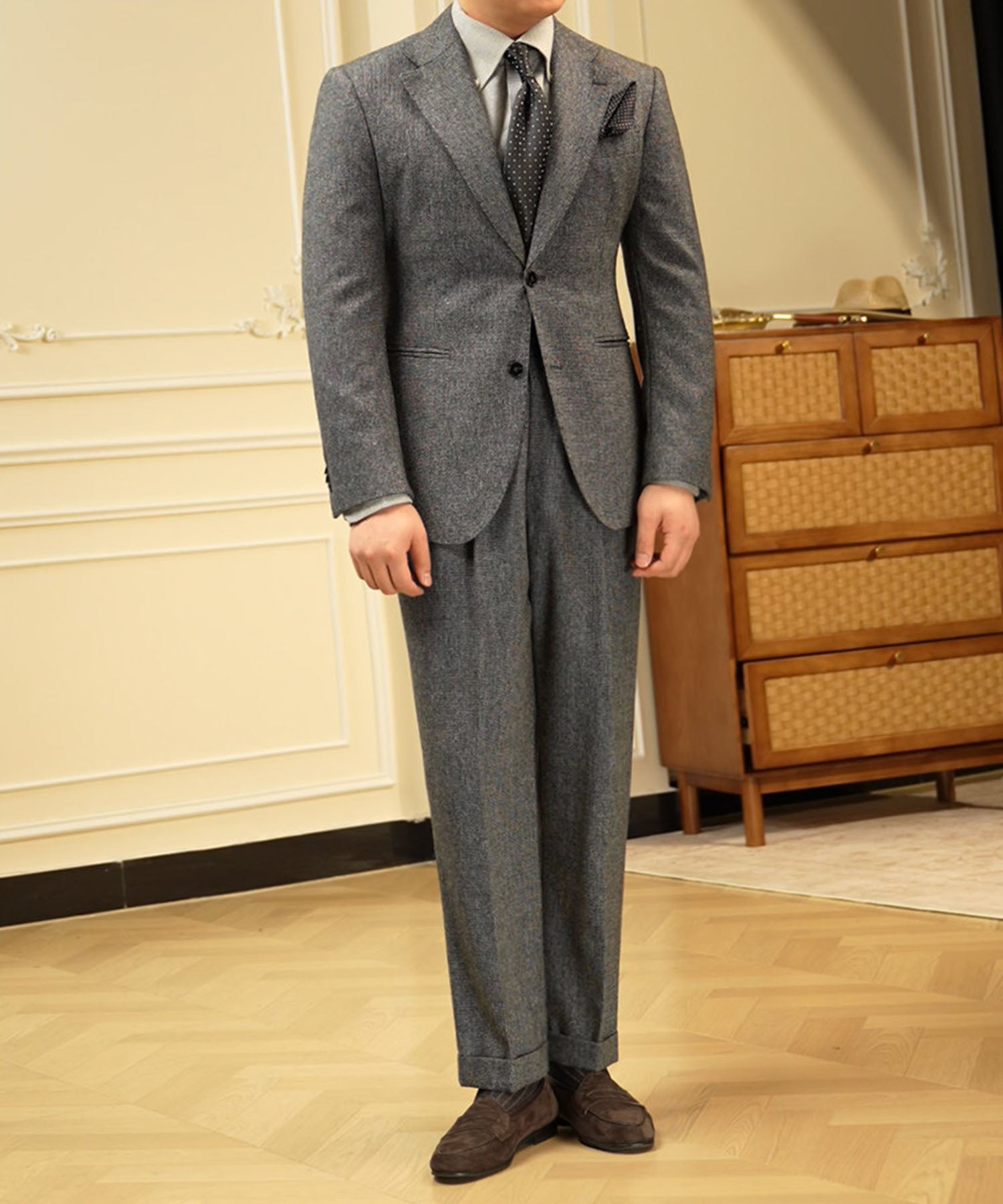 【NEW ITEM】スリムフィット シングルブレスト 2つボタン ノッチドラペル 玉縁ポケット コインポケット クラシック スタンダード 機能性抜群 構築美 シワになりにくい セットアップ