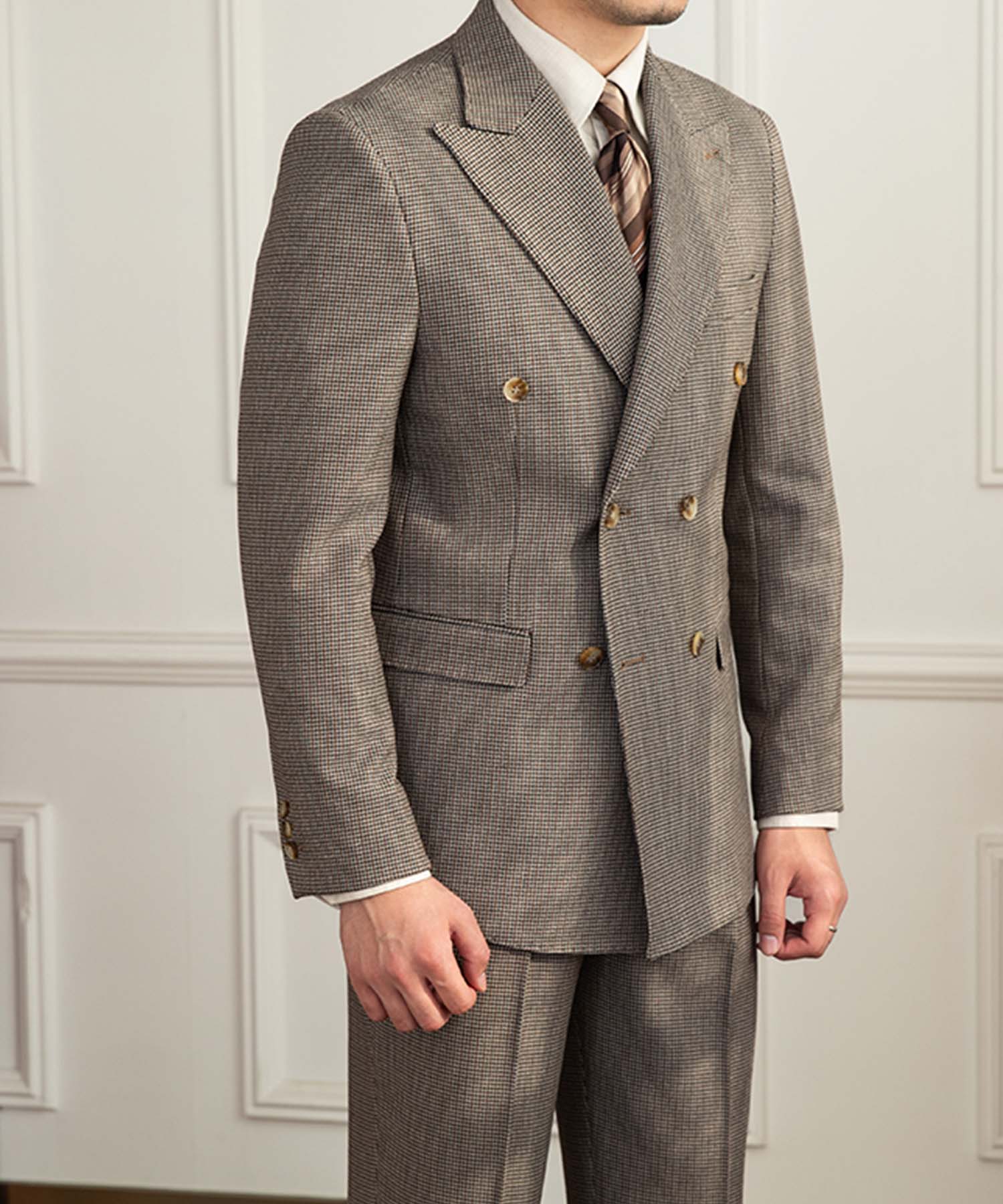 【ドラマ着用】スリムフィット ダブルブレスト 6つボタン 千鳥格子 綿 フラップポケット 胸ポケット 機能性抜群 シワになりにくい ピークドラペル エレガント テーラード セットアップ
