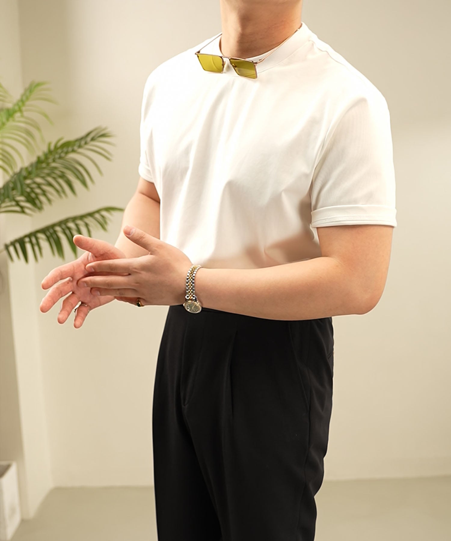 【NEW ITEM】スリムフィット Uネック 綿 無地 伸縮性 機能性 通気性 抜群 シワになりにくい 清潔感 清涼感 ベーシック Tシャツ