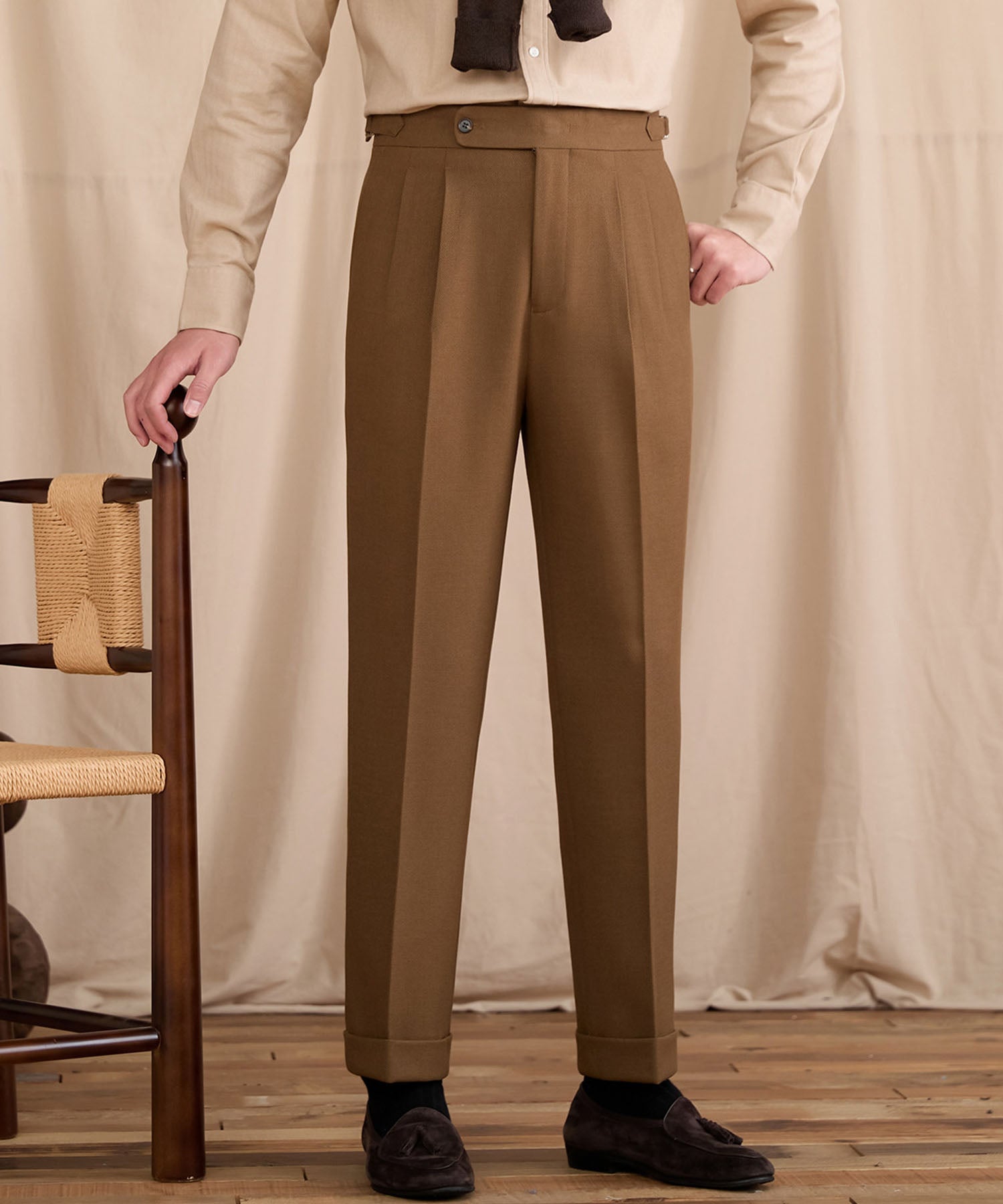 【NEW ITEM】レギュラーフィット 1つボタン 綿 ウール 天然素材 ウエストサイドベルト サイズ調整可能 ツータック クリース シワになりにくい クラシック スタンダード ダブル トラウザー パンツ スラックス ズボン
