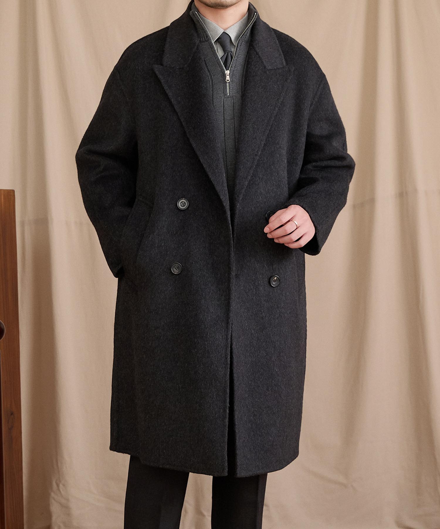 【NEW ITEM】レギュラーフィット ダブルブレスト 4つボタン ウール 天然素材 機能性抜群 防風性 シワになりにくい クラシック アウター ロング コート