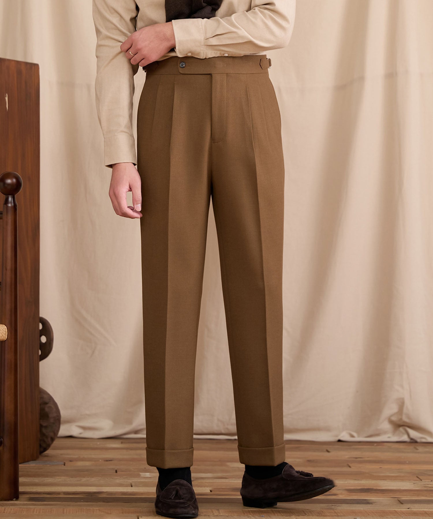 【NEW ITEM】レギュラーフィット 1つボタン 綿 ウール 天然素材 ウエストサイドベルト サイズ調整可能 ツータック クリース シワになりにくい クラシック スタンダード ダブル トラウザー パンツ スラックス ズボン