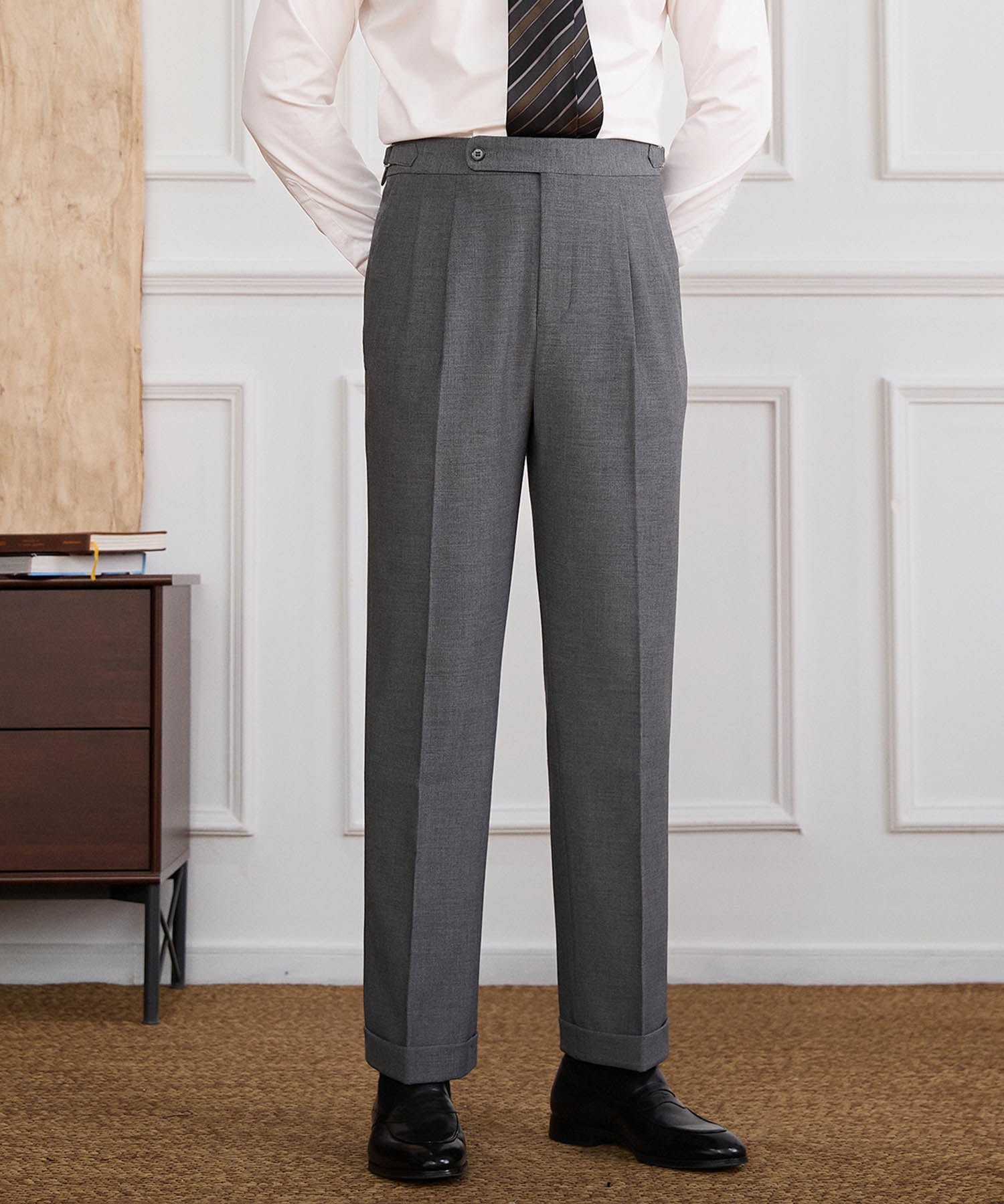【NEW ITEM】スリムフィット 1つボタン ウエストサイドベルト サイズ調整可能 ウール 異素材 クラシック ツータック クリース シワになりにくい ダブル トラウザー パンツ スラックス ズボン