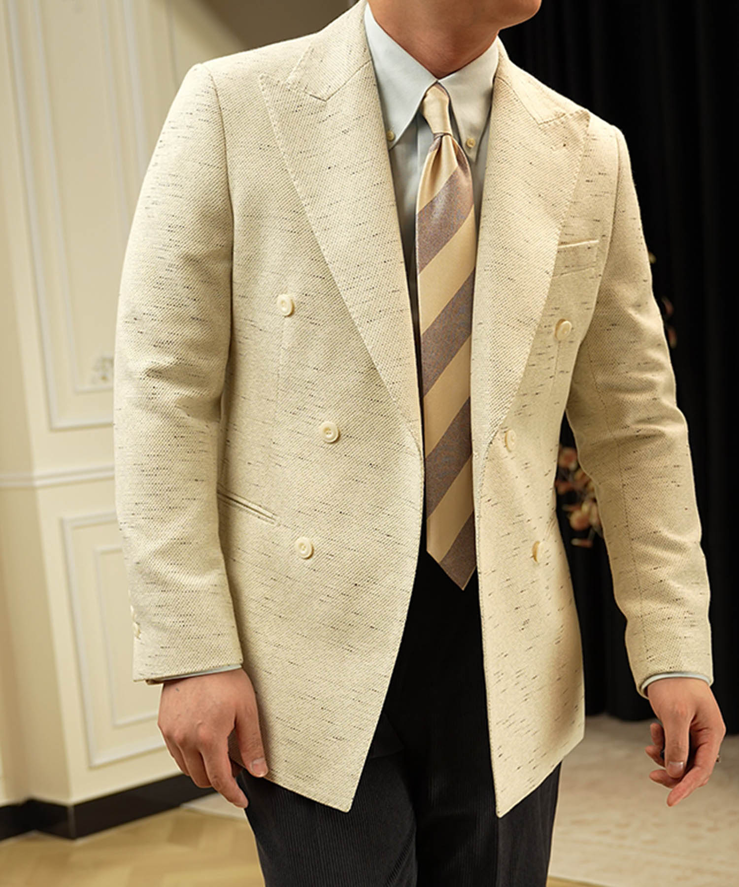 【NEW ITEM】スリムフィット ダブルブレスト 6つボタン 麻 異素材 柄 ワイドカラー 玉縁ポケット 機能性抜群 シワになりにくい ピークドラペル テーラード ジャケット