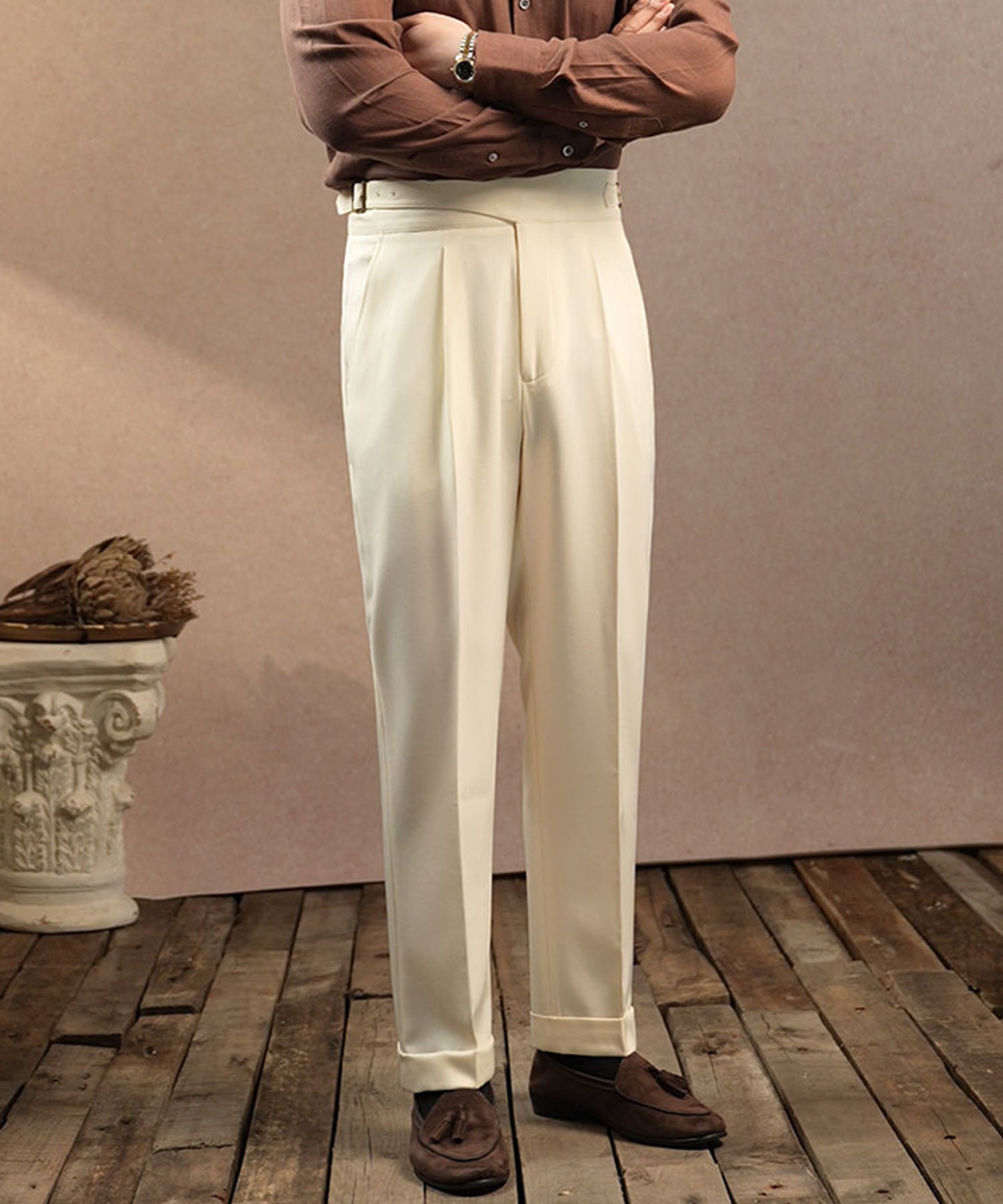 【NEW ITEM】レギュラーフィット 1つボタン 綿 ウール 天然素材 ウエストサイドベルト サイズ調整可能 ツータック クリース シワになりにくい クラシック スタンダード ダブル トラウザー パンツ スラックス ズボン