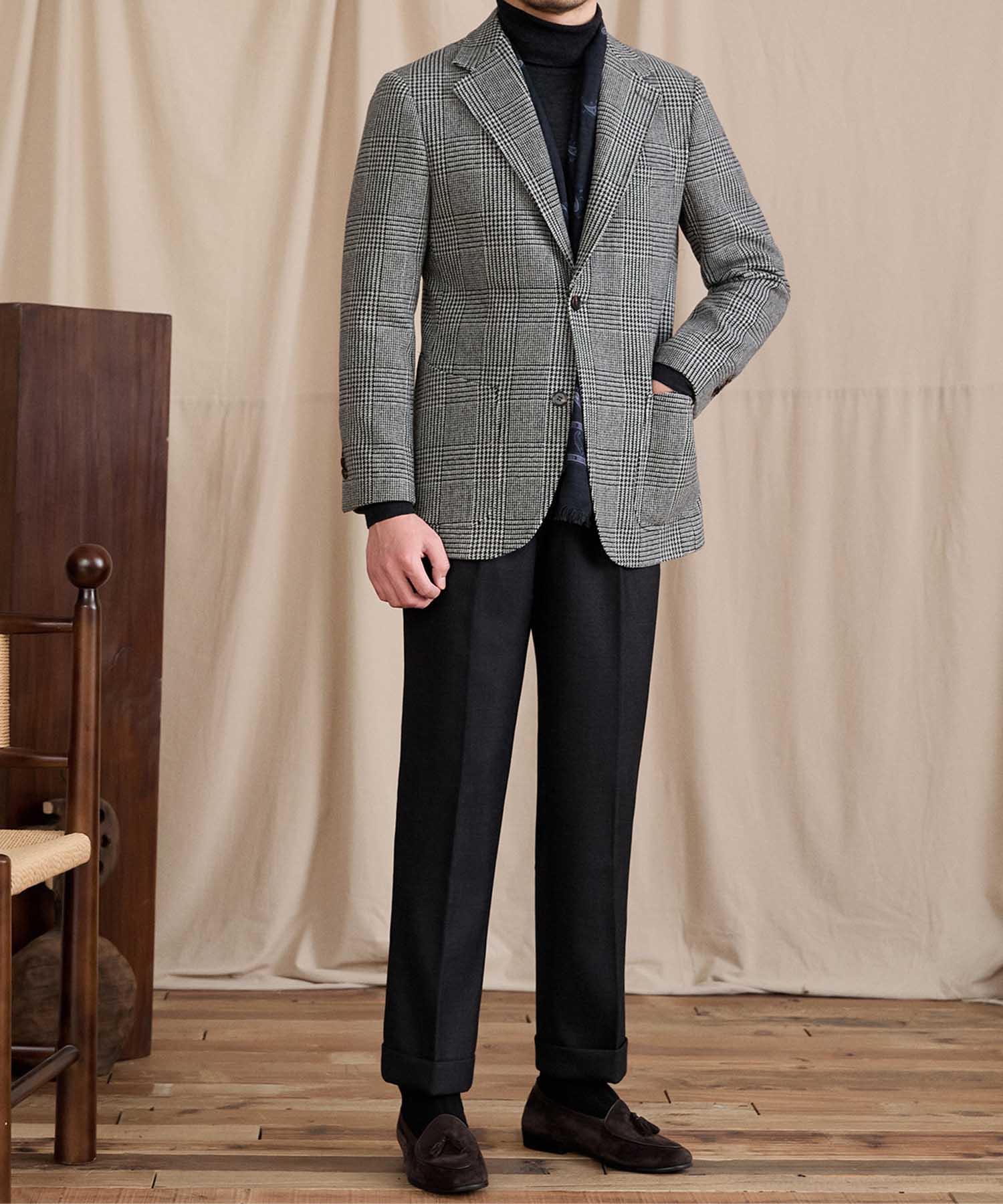 【NEW ITEM】スリムフィット ダブルブレスト 6つボタン ウール 天然素材 ピークドラペル 玉縁ポケット チェンジポケット ピンストライプ クラシック スタンダード 機能性抜群 シワになりにくい エレガント テーラード ジャケット