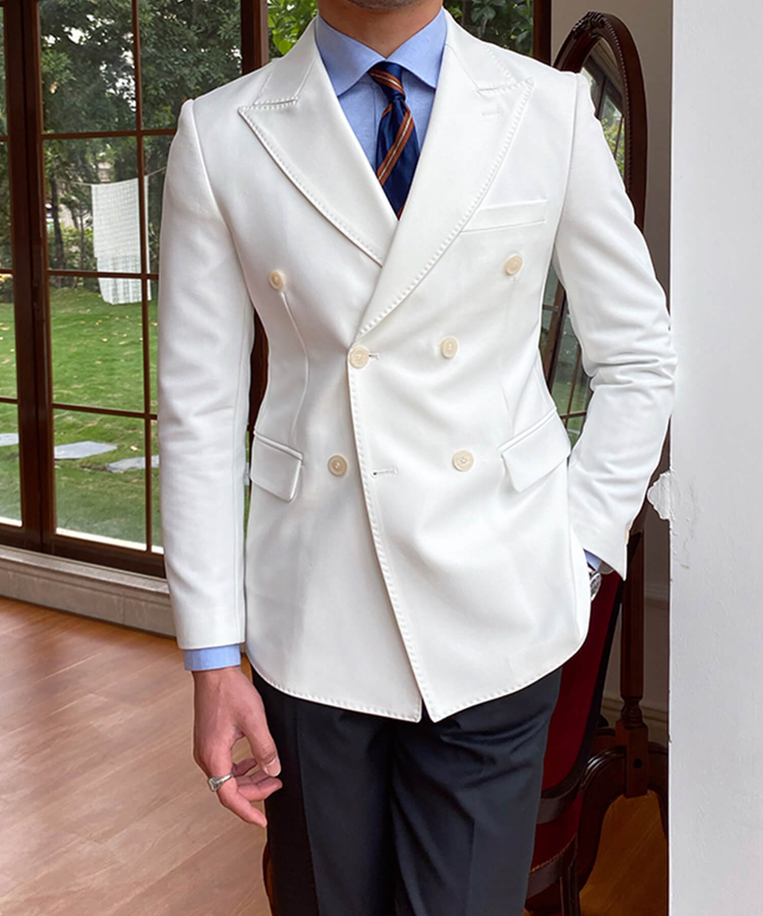 【ドラマ着用】スリムフィット 機能性抜群 ダブルブレスト フロントダーツ フラップポケット 胸ポケット 6つボタン 無地 ワイドカラー ピークドラペル シワになりにくい エレガンス ジャケット