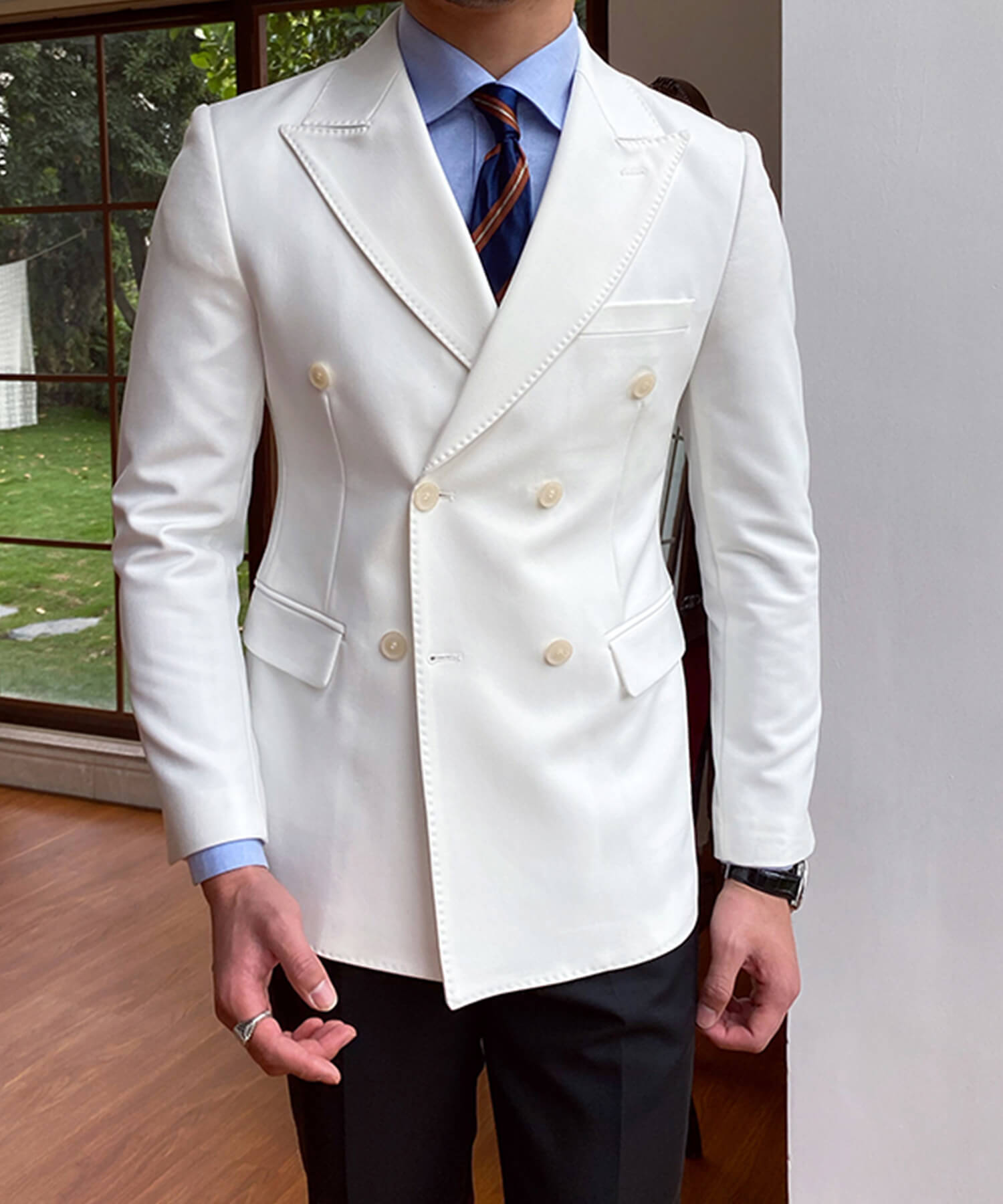 【ドラマ着用】スリムフィット 機能性抜群 ダブルブレスト フロントダーツ フラップポケット 胸ポケット 6つボタン 無地 ワイドカラー ピークドラペル シワになりにくい エレガンス ジャケット