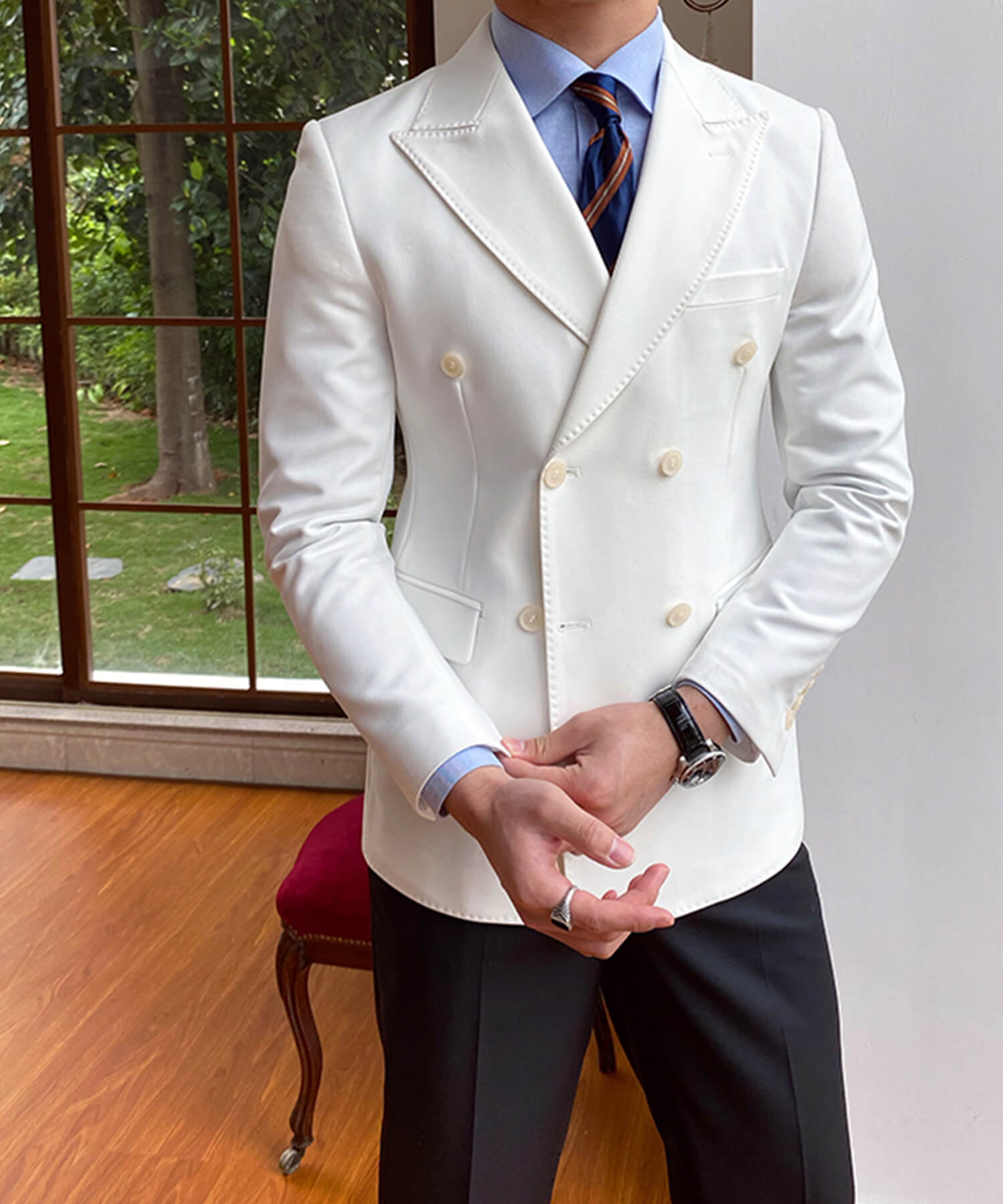 【ドラマ着用】スリムフィット 機能性抜群 ダブルブレスト フロントダーツ フラップポケット 胸ポケット 6つボタン 無地 ワイドカラー ピークドラペル シワになりにくい エレガンス ジャケット