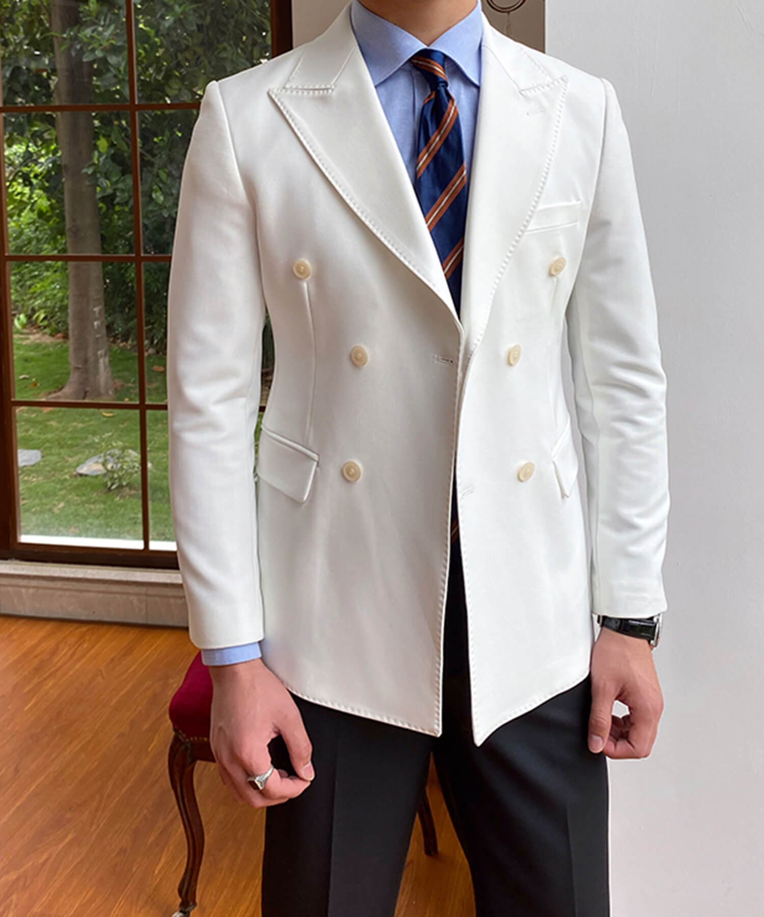 【ドラマ着用】スリムフィット 機能性抜群 ダブルブレスト フロントダーツ フラップポケット 胸ポケット 6つボタン 無地 ワイドカラー ピークドラペル シワになりにくい エレガンス ジャケット