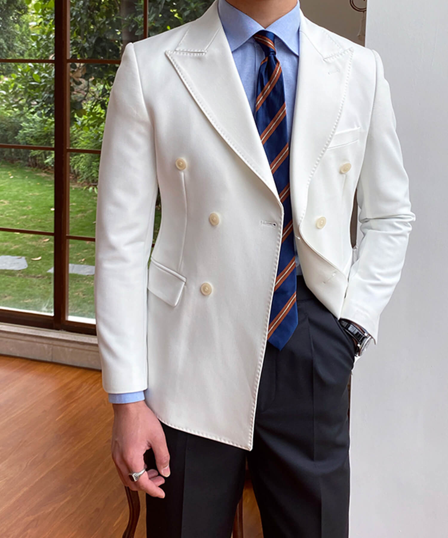 【ドラマ着用】スリムフィット 機能性抜群 ダブルブレスト フロントダーツ フラップポケット 胸ポケット 6つボタン 無地 ワイドカラー ピークドラペル シワになりにくい エレガンス ジャケット