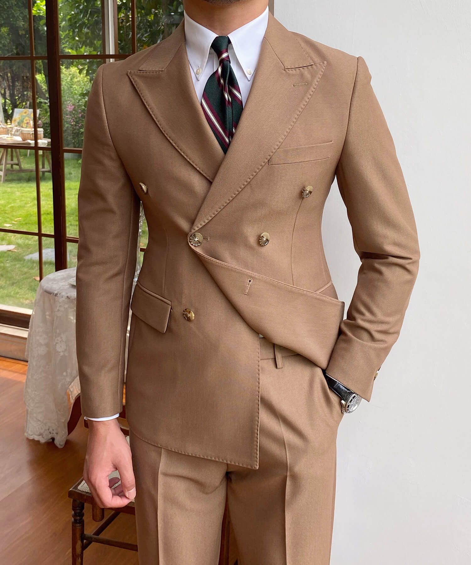 【ドラマ着用】スリムフィット 機能性抜群 ダブルブレスト フロントダーツ フラップポケット 胸ポケット 6つボタン 無地 ワイドカラー ピークドラペル シワになりにくい エレガンス ジャケット