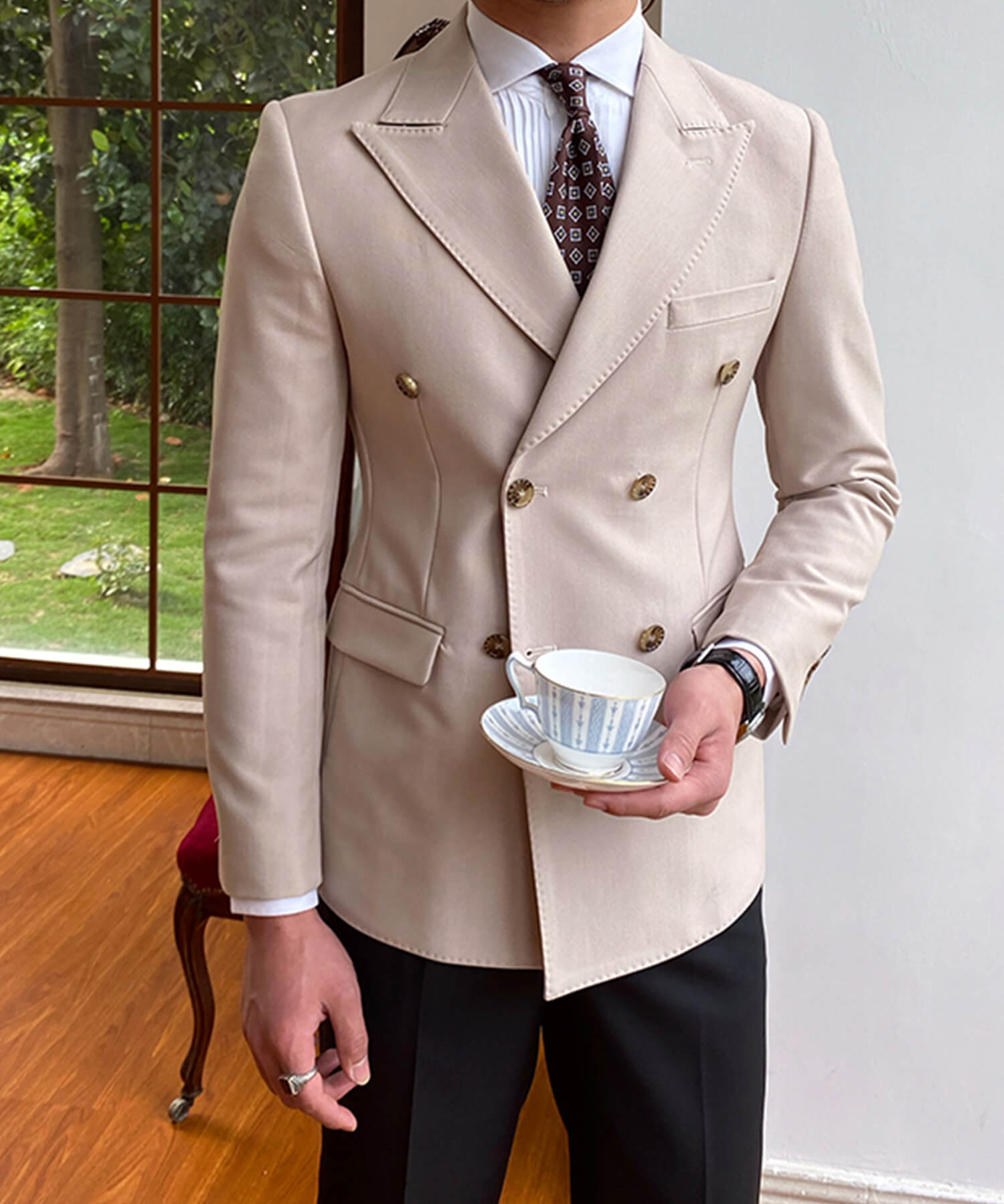 【ドラマ着用】スリムフィット 機能性抜群 ダブルブレスト フロントダーツ フラップポケット 胸ポケット 6つボタン 無地 ワイドカラー ピークドラペル シワになりにくい エレガンス ジャケット