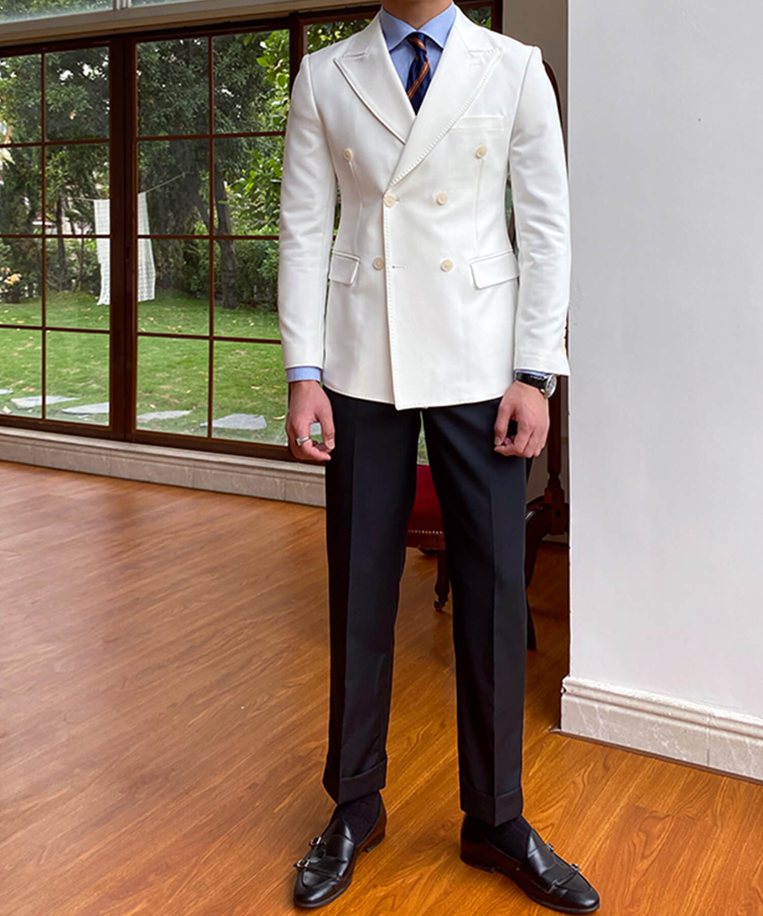 【ドラマ着用】スリムフィット 機能性抜群 ダブルブレスト フロントダーツ フラップポケット 胸ポケット 6つボタン 無地 ワイドカラー ピークドラペル シワになりにくい エレガンス ジャケット