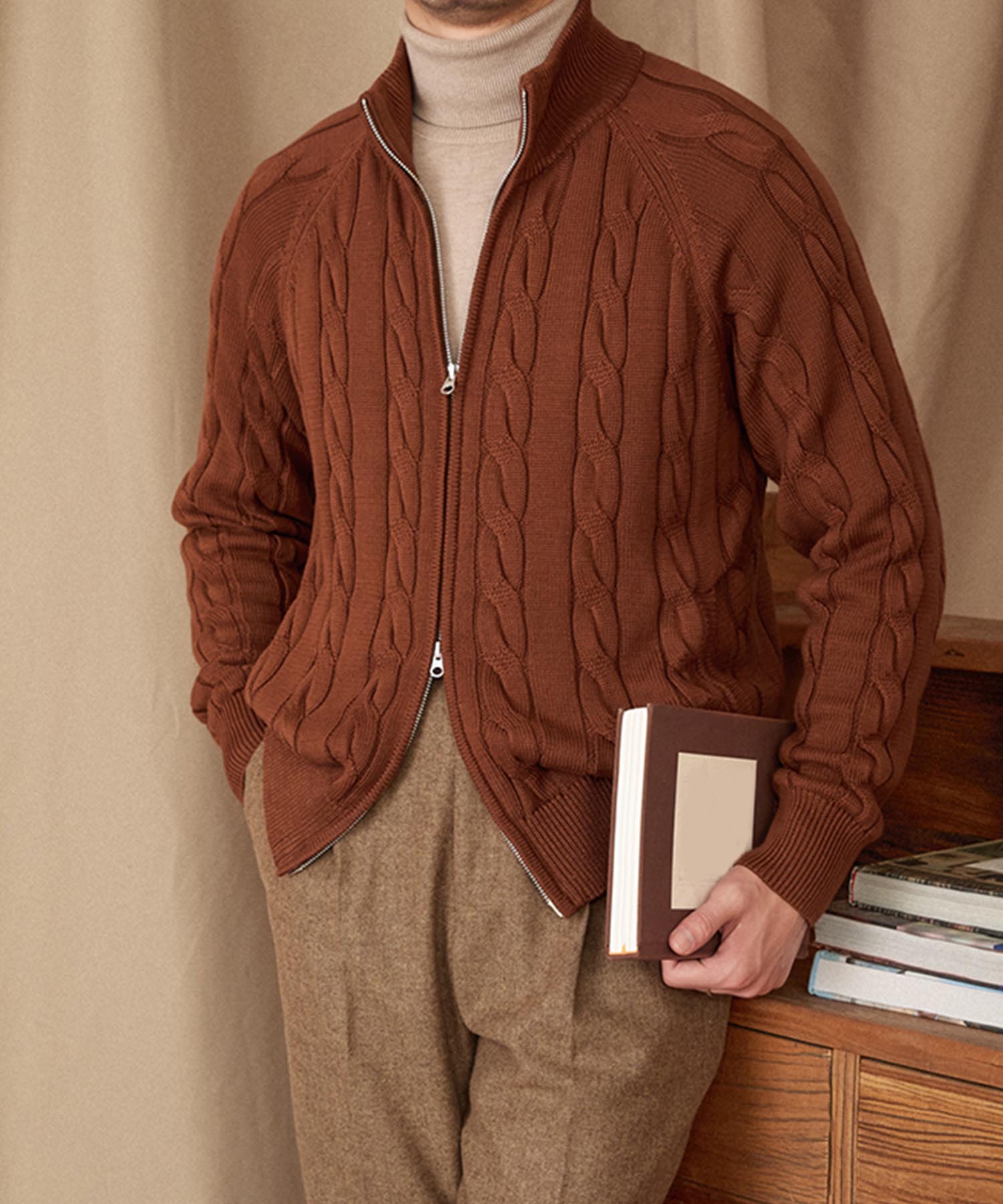 【NEW ITEM】スリムフィット 2WAY 機能性抜群 綿 天然素材 オープン ジップ ケーブル編み シワになりにくい 清潔感 トップス リブ ニット セーター