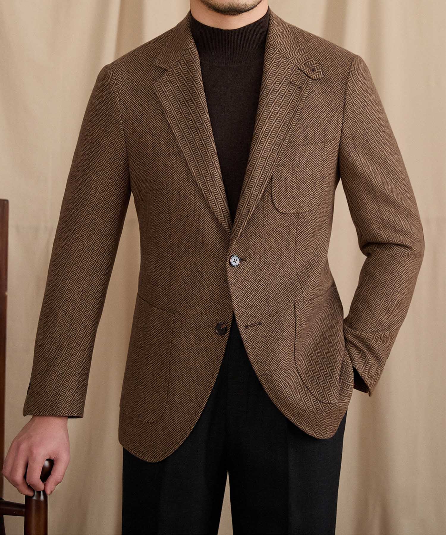 【NEW ITEM】スリムフィット シングルブレスト 2つボタン ウール 天然素材 ノッチドラペル フラップポケット ヘリンボーン 柄 クラシック スタンダード 機能性抜群 シワになりにくい エレガント テーラード ジャケット