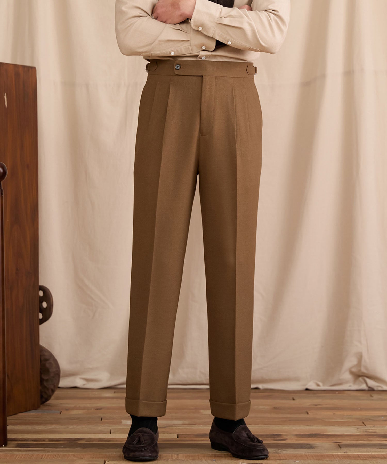【NEW ITEM】レギュラーフィット 1つボタン 綿 ウール 天然素材 ウエストサイドベルト サイズ調整可能 ツータック クリース シワになりにくい クラシック スタンダード ダブル トラウザー パンツ スラックス ズボン