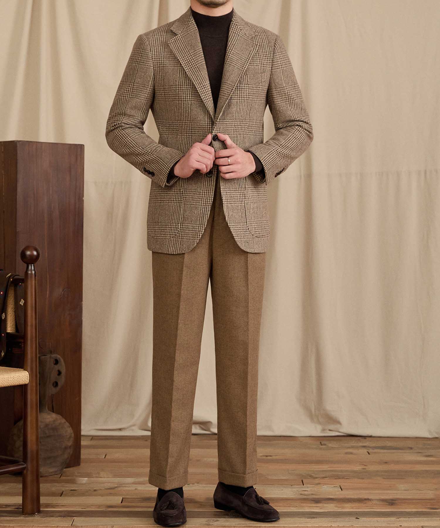 【NEW ITEM】スリムフィット ダブルブレスト 6つボタン ウール 天然素材 ピークドラペル 玉縁ポケット チェンジポケット ピンストライプ クラシック スタンダード 機能性抜群 シワになりにくい エレガント テーラード ジャケット