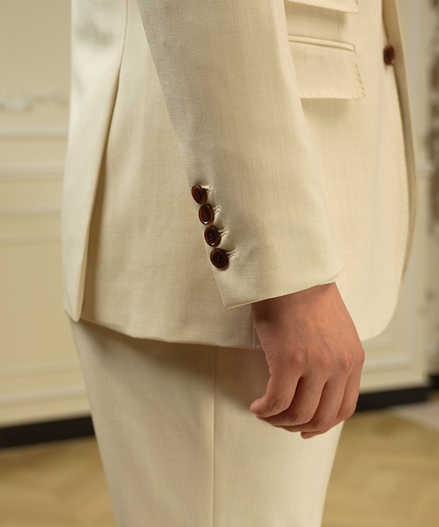 【NEW ITEM】スリムフィット シングルブレスト 2つボタン 無地 ワイドカラー フラップポケット チェンジポケット 機能性抜群 シワになりにくい ピークドラペル テーラード ジャケット