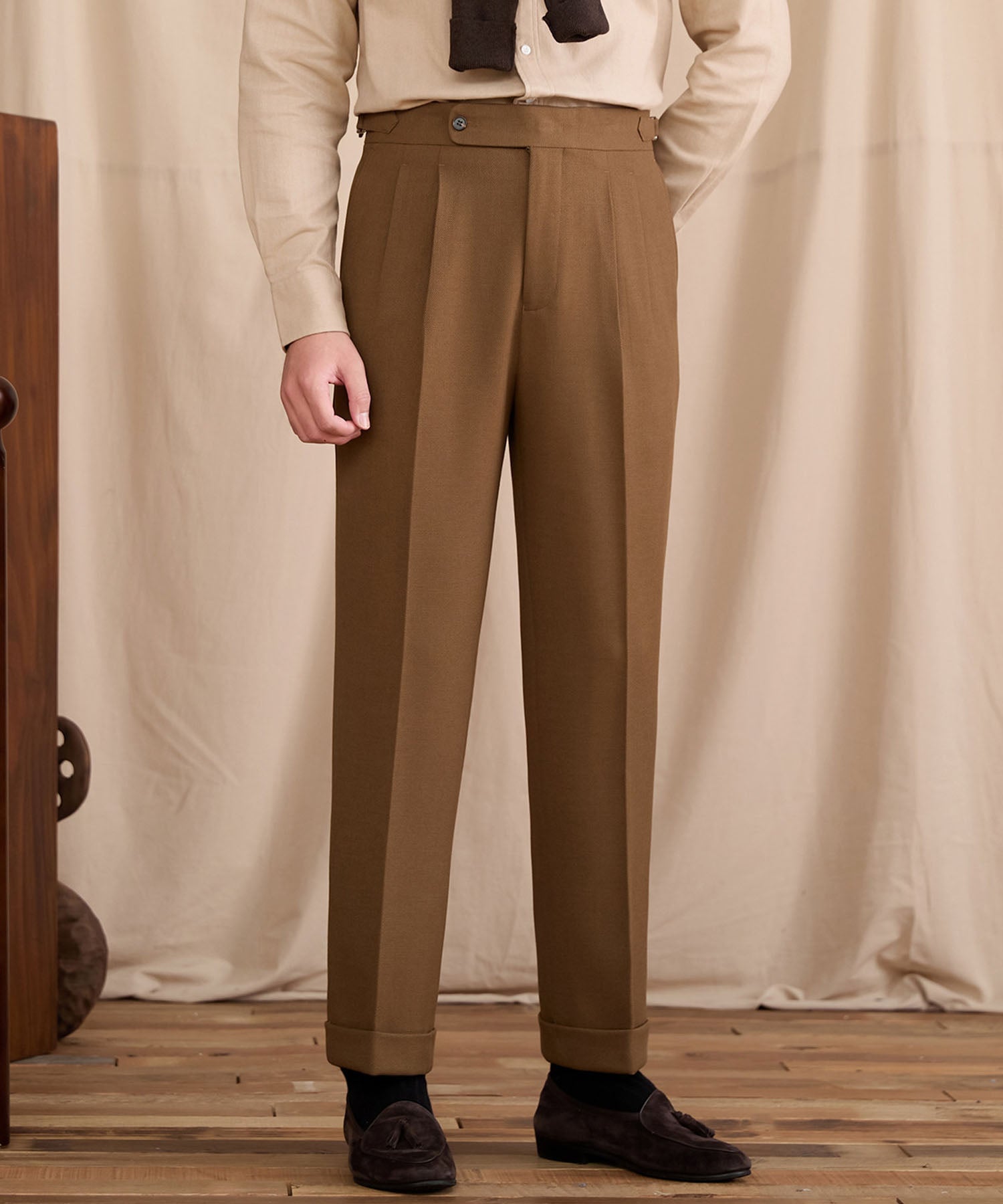 【NEW ITEM】レギュラーフィット 1つボタン 綿 ウール 天然素材 ウエストサイドベルト サイズ調整可能 ツータック クリース シワになりにくい クラシック スタンダード ダブル トラウザー パンツ スラックス ズボン