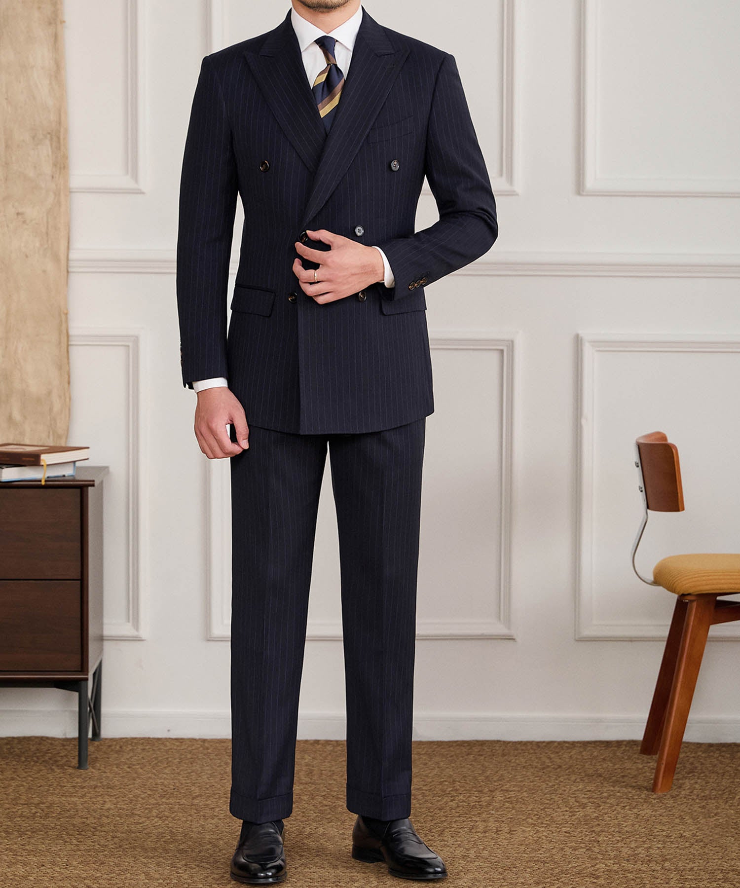 【NEW ITEM】スリムフィット ダブルブレスト 6つボタン ピークドラペル フラップポケット ピンストライプ クラシック スタンダード 機能性抜群 シワになりにくい エレガント セットアップ