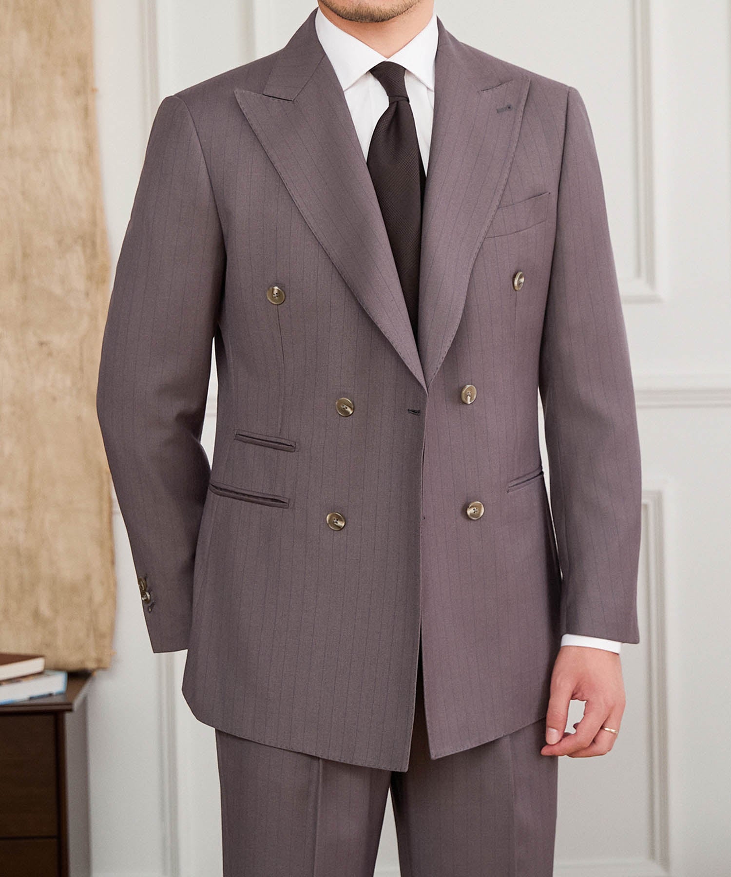 【NEW ITEM】スリムフィット ダブルブレスト 6つボタン ピークドラペル 玉縁ポケット チェンジポケット ピンストライプ クラシック スタンダード 機能性抜群 シワになりにくい エレガント セットアップ