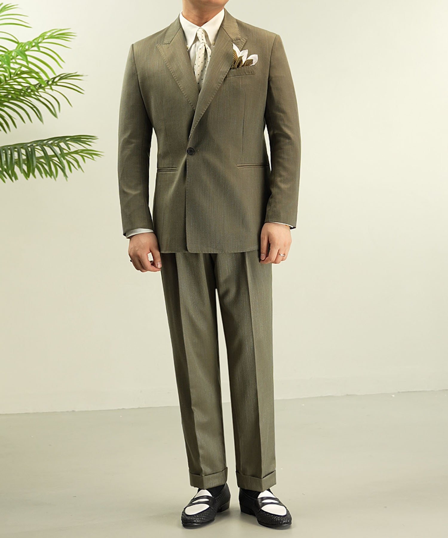 スリムフィット ダブルブレスト 変則 ピークドラペル 1つボタン