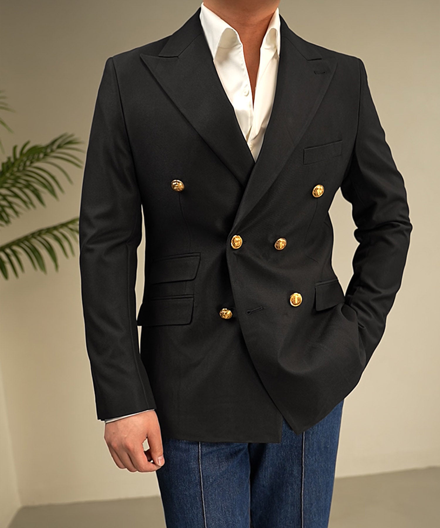 スリムフィット ダブルブレスト 6つボタン 無地 フラップポケット チェンジポケット 機能性抜群 シワになりにくい ピークドラペル エレガント テーラード ジャケット