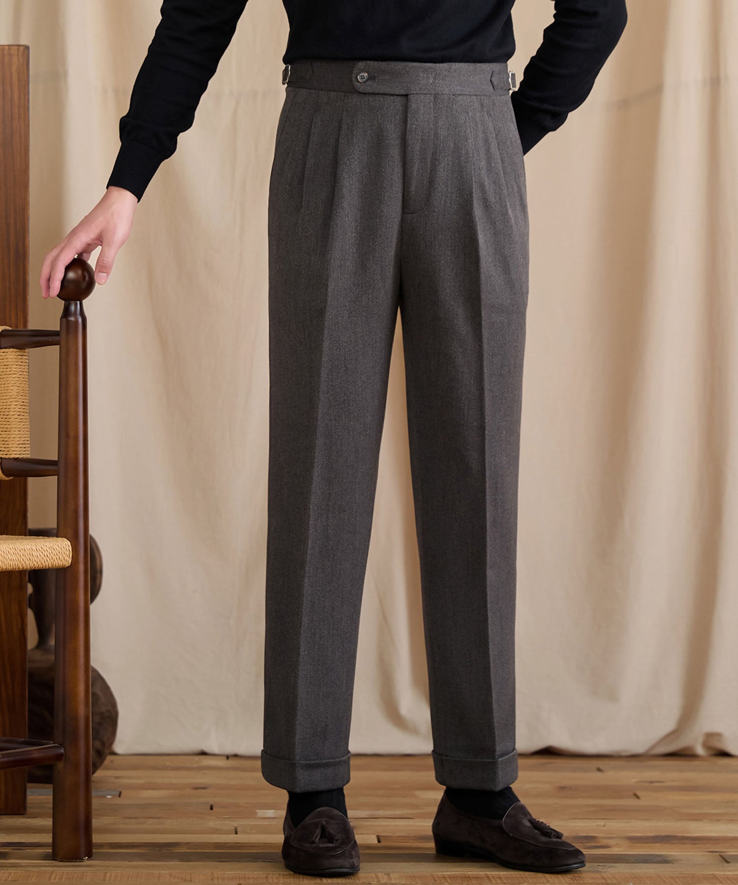【NEW ITEM】レギュラーフィット 1つボタン ウエストサイドベルト サイズ調整可能 ハイウエスト ツータック クリース クラシック シワになりにくい 機能美 ダブル トラウザー パンツ スラックス ズボン
