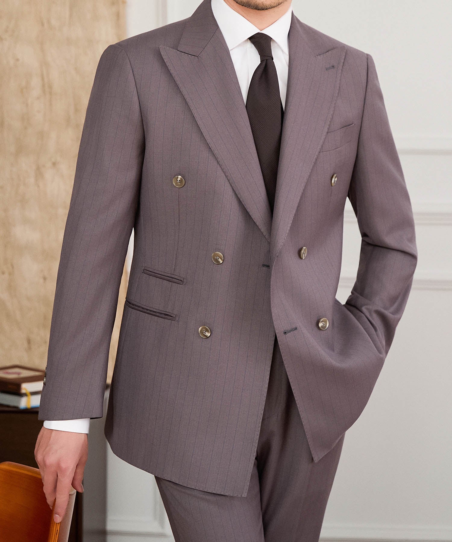 【NEW ITEM】スリムフィット ダブルブレスト 6つボタン ピークドラペル 玉縁ポケット チェンジポケット ピンストライプ クラシック スタンダード 機能性抜群 シワになりにくい エレガント セットアップ