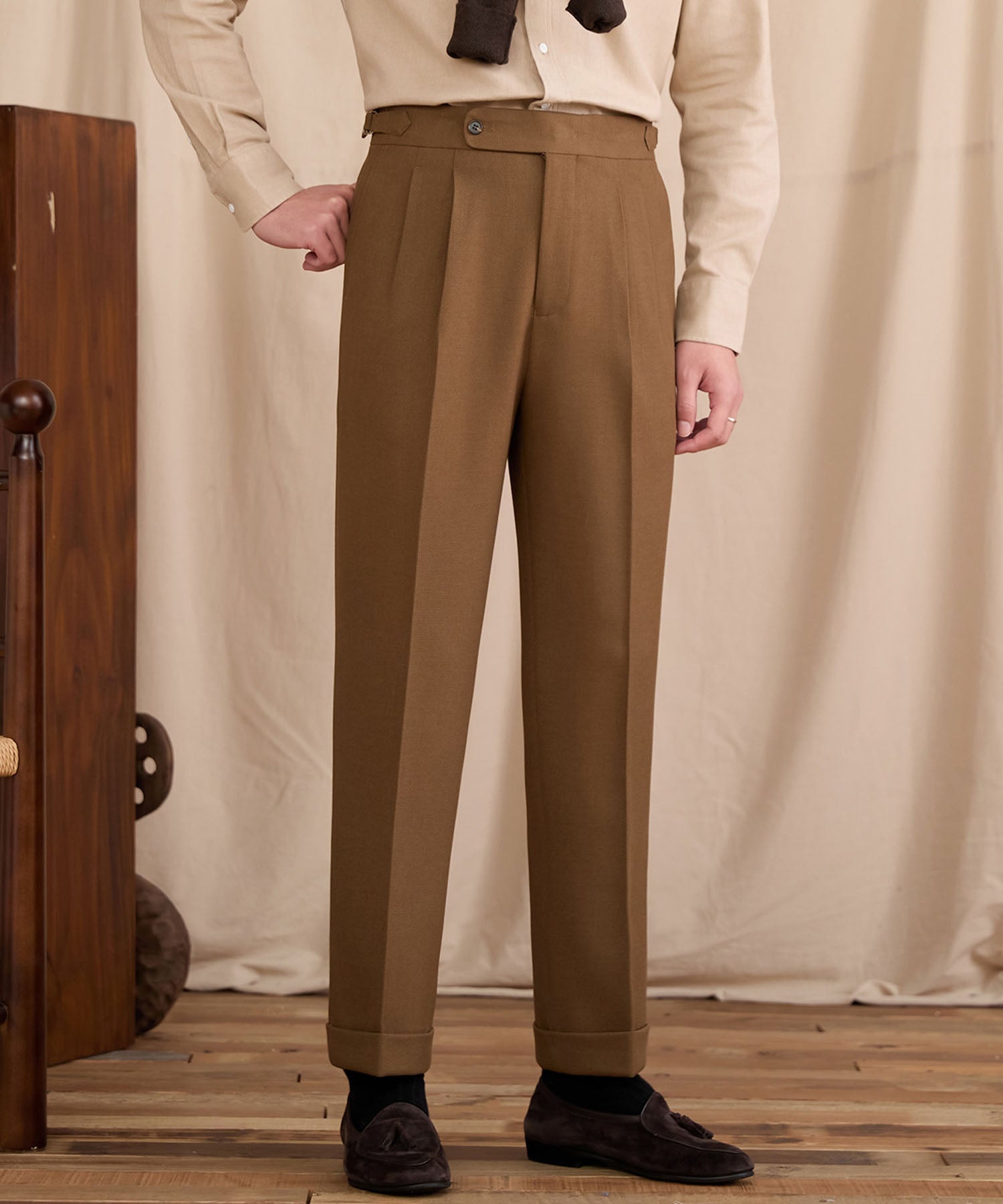 【NEW ITEM】レギュラーフィット 1つボタン 綿 ウール 天然素材 ウエストサイドベルト サイズ調整可能 ツータック クリース シワになりにくい クラシック スタンダード ダブル トラウザー パンツ スラックス ズボン