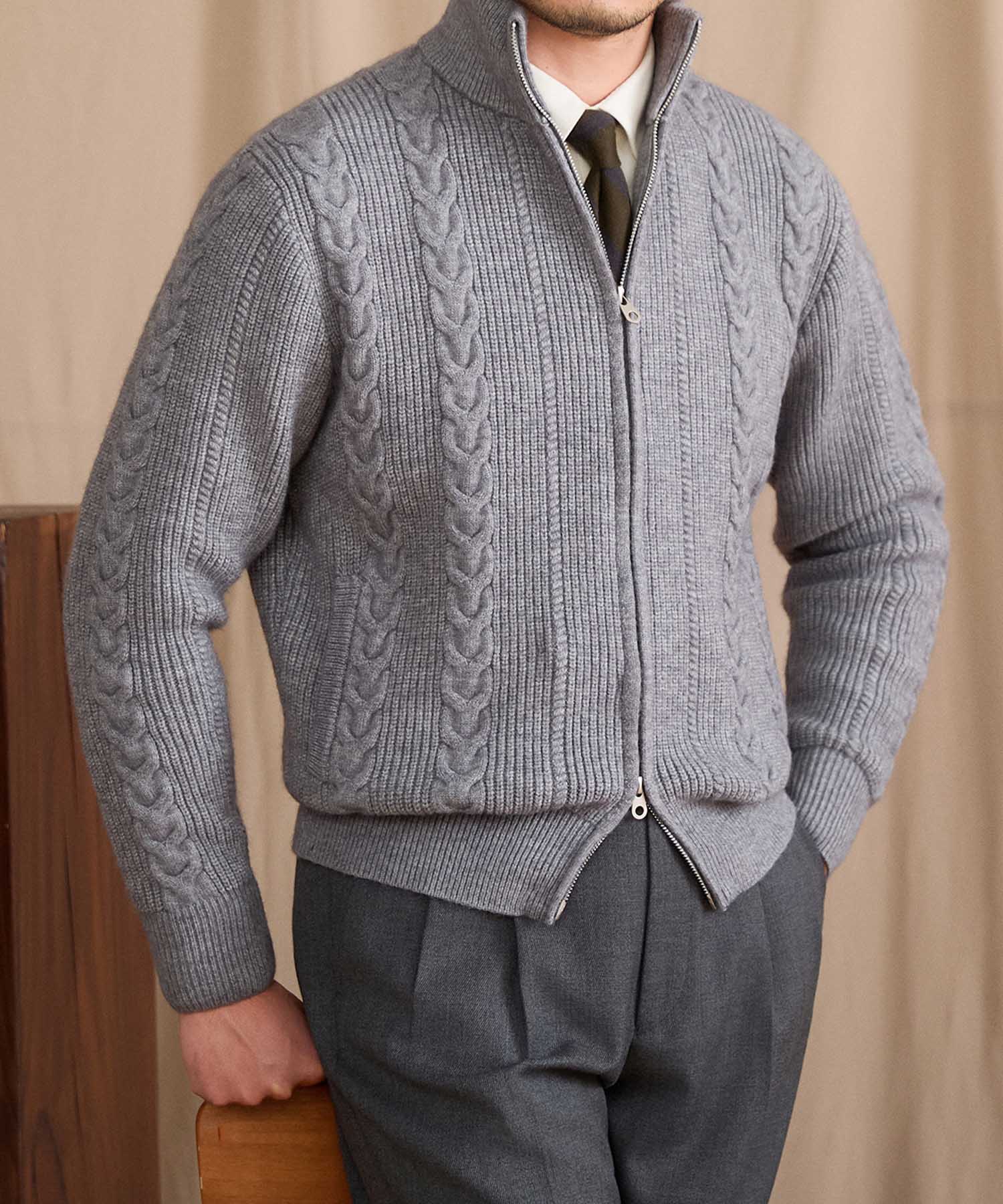 【COMING SOON】スリムフィット 2WAY 機能性抜群 オープン ジップ ケーブル編み シワになりにくい 清潔感 トップス リブ ニット セーター