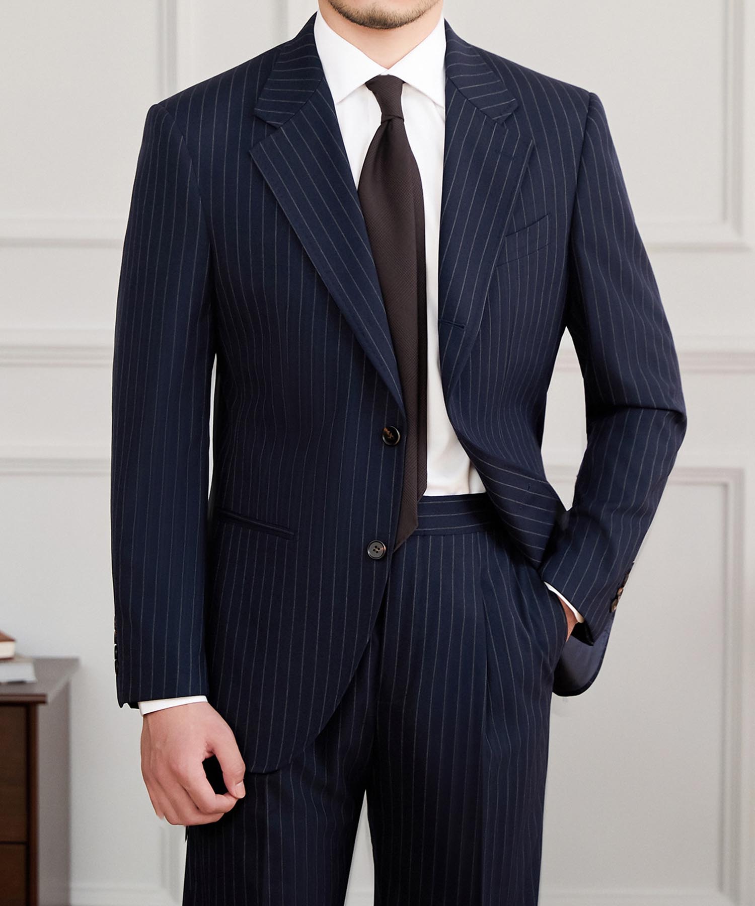 スリムフィット シングルブレスト 2つボタン ノッチドラペル 玉縁ポケット ピンストライプ クラシック スタンダード 機能性抜群 シワになりにくい エレガント セットアップ