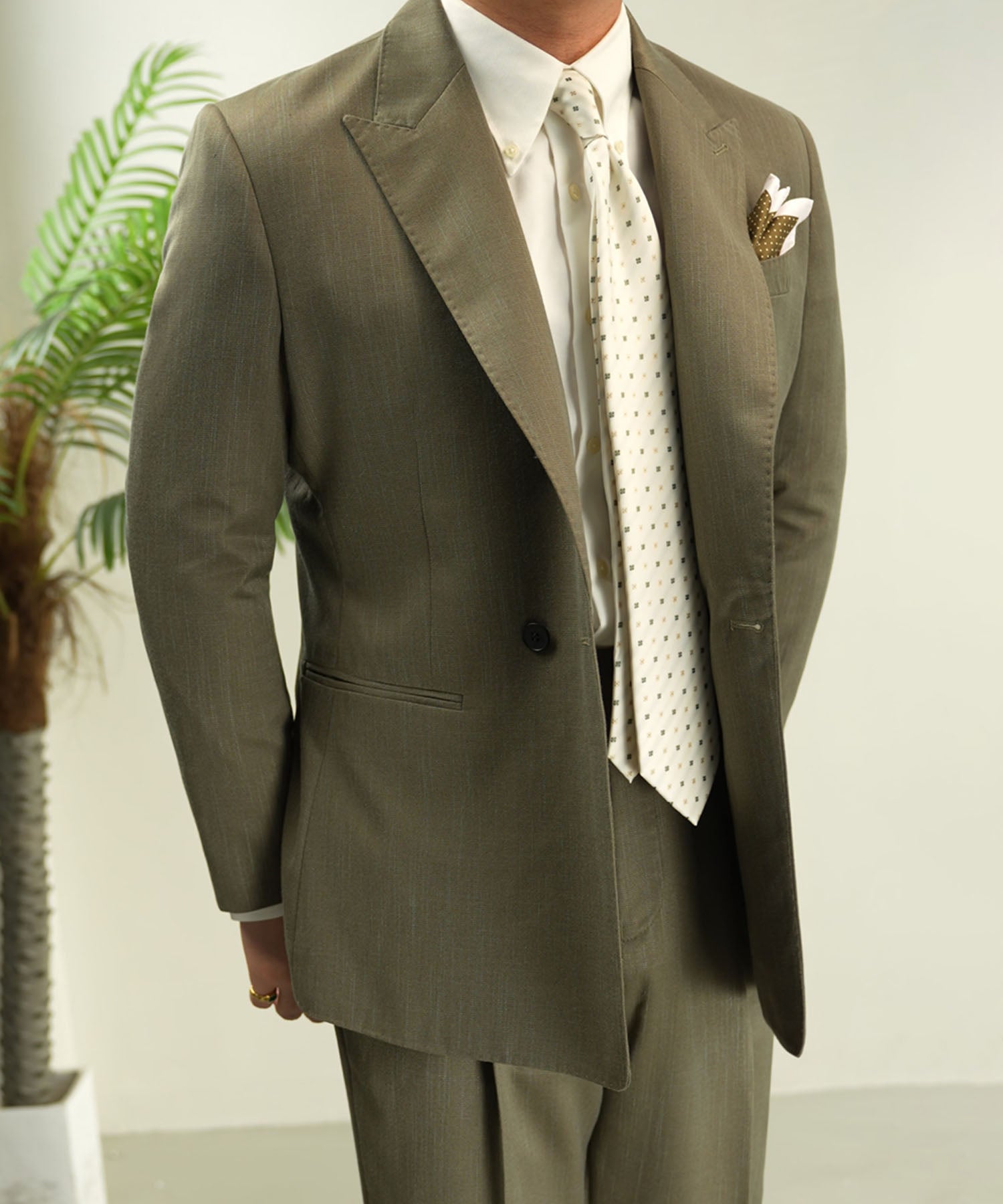 スリムフィット ダブルブレスト 変則 ピークドラペル 1つボタン